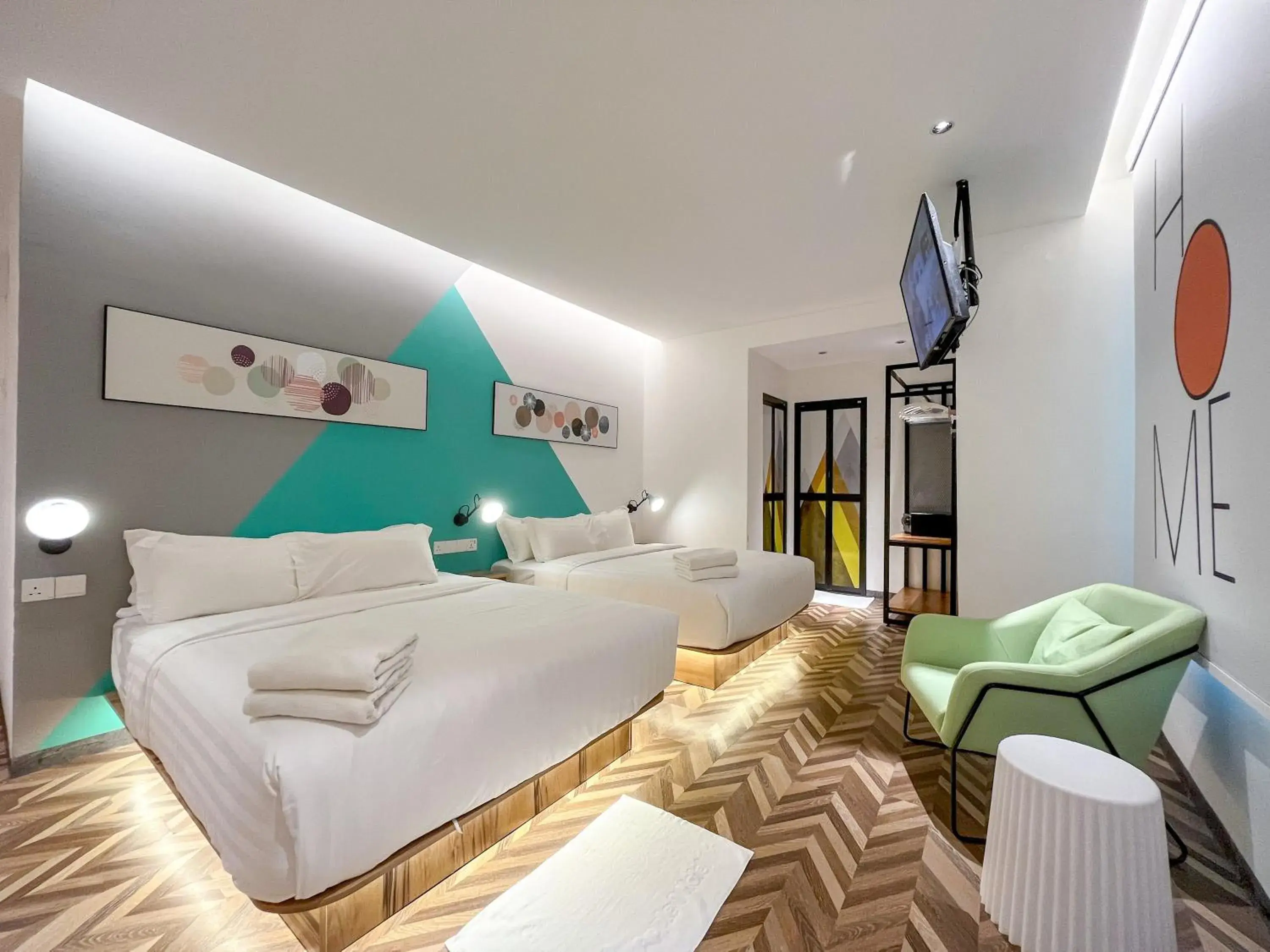 Deluxe Family Room 4 Pax in Apple 1 Hotel Queensbay Deluxe Family Room 4 Pax in Apple 1 Hotel Queensbay