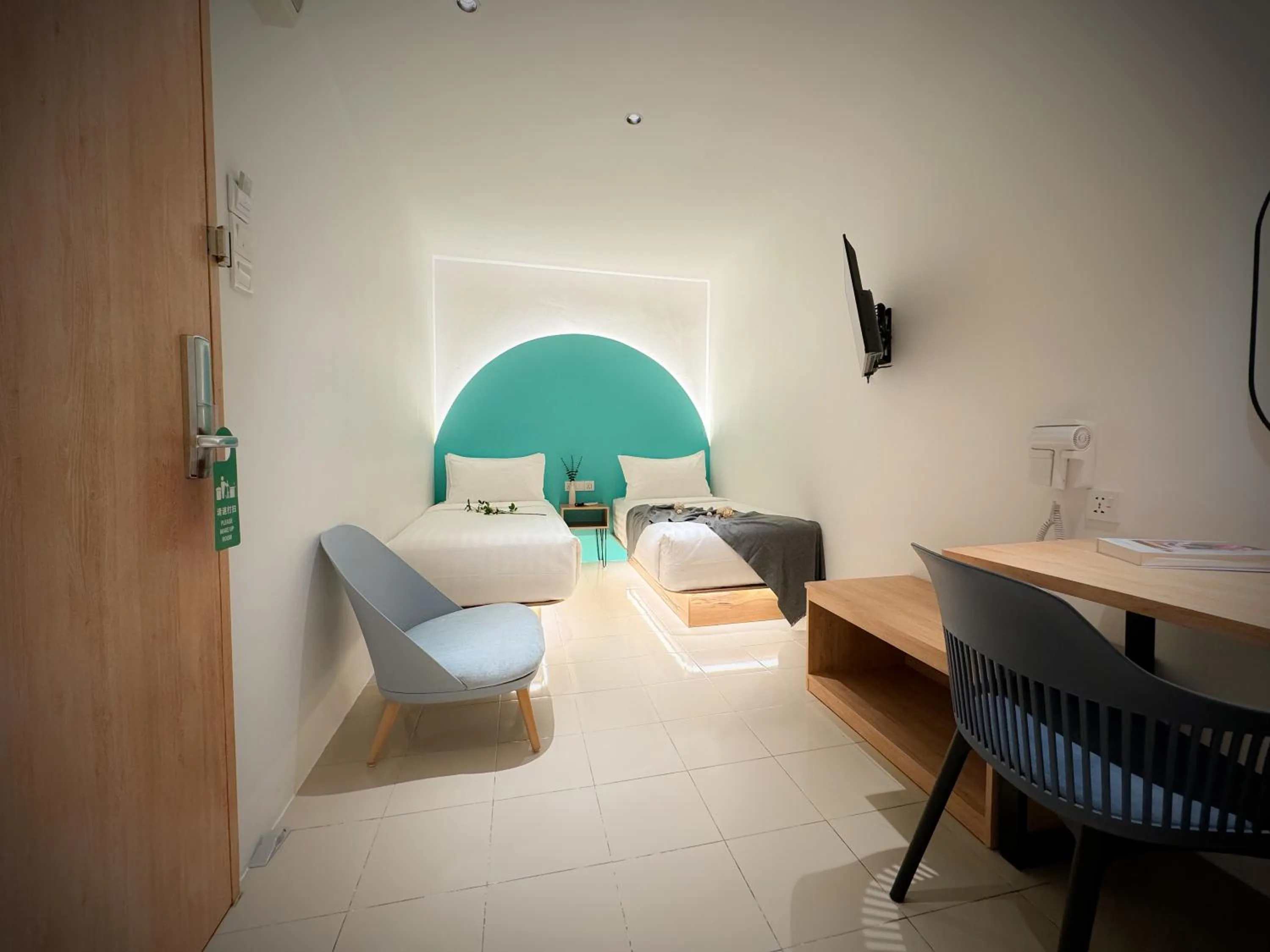 Photo of the whole room in Apple 1 Hotel Queensbay