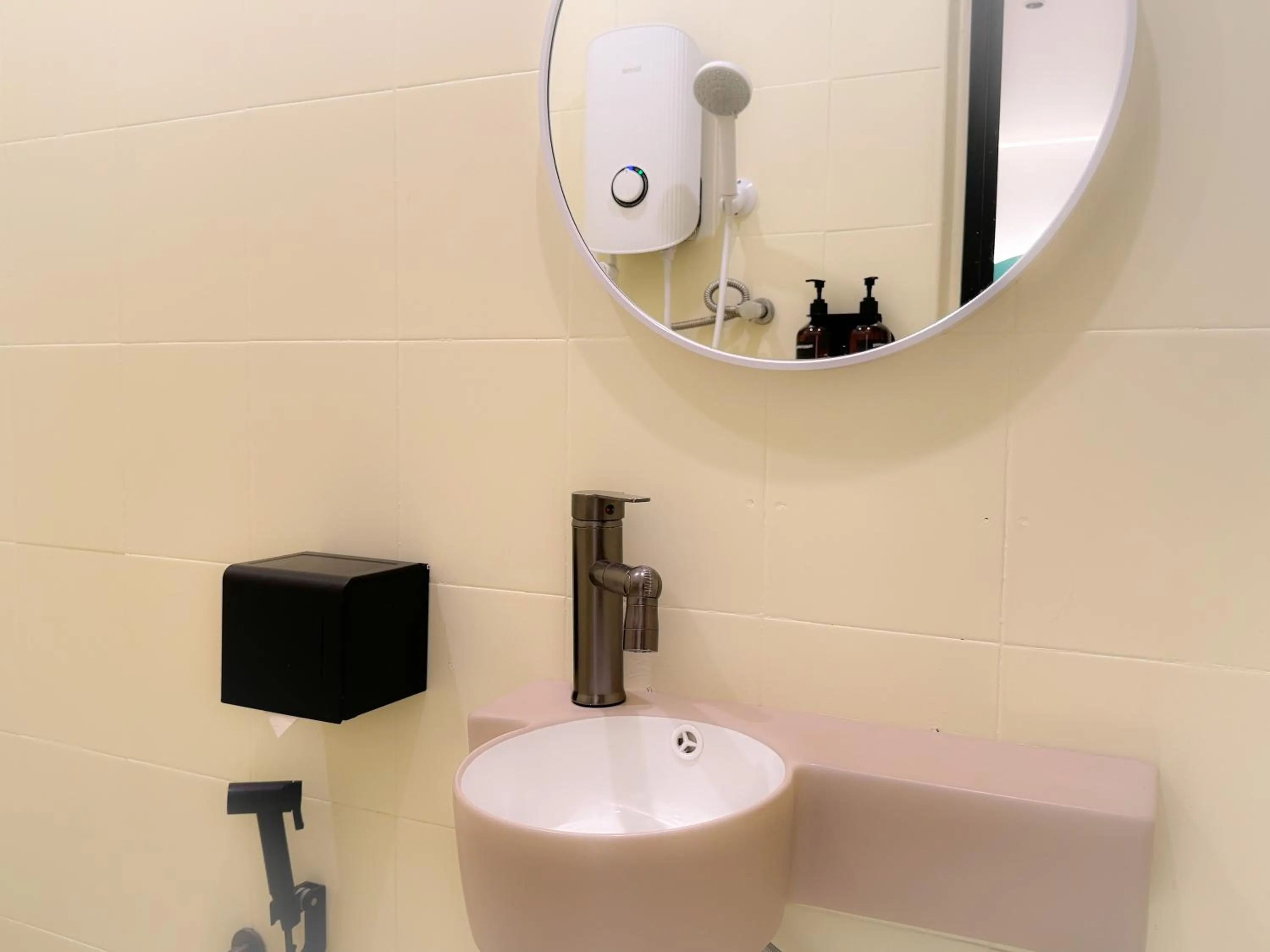 Bathroom in Apple 1 Hotel Queensbay