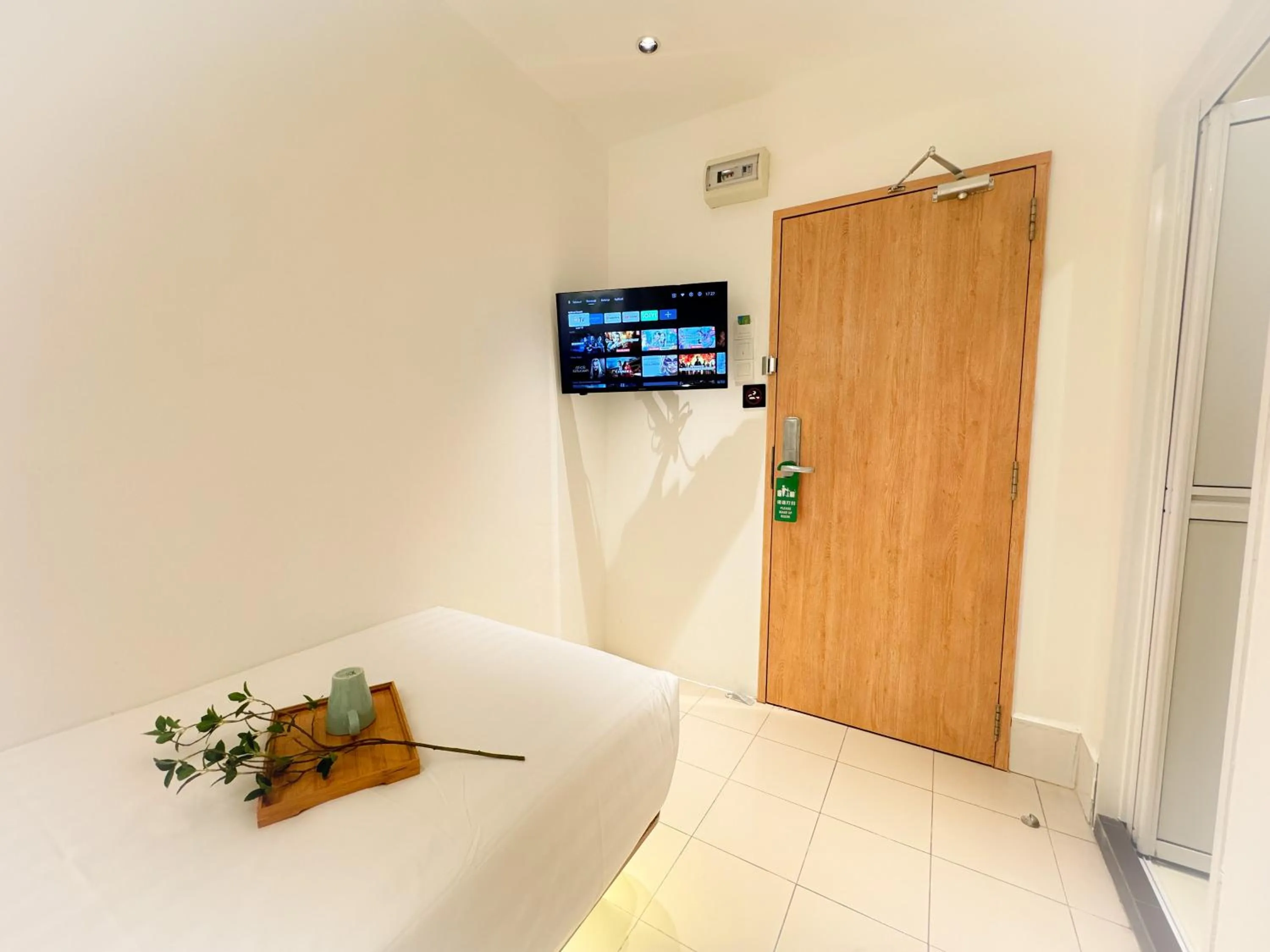 Photo of the whole room in Apple 1 Hotel Queensbay