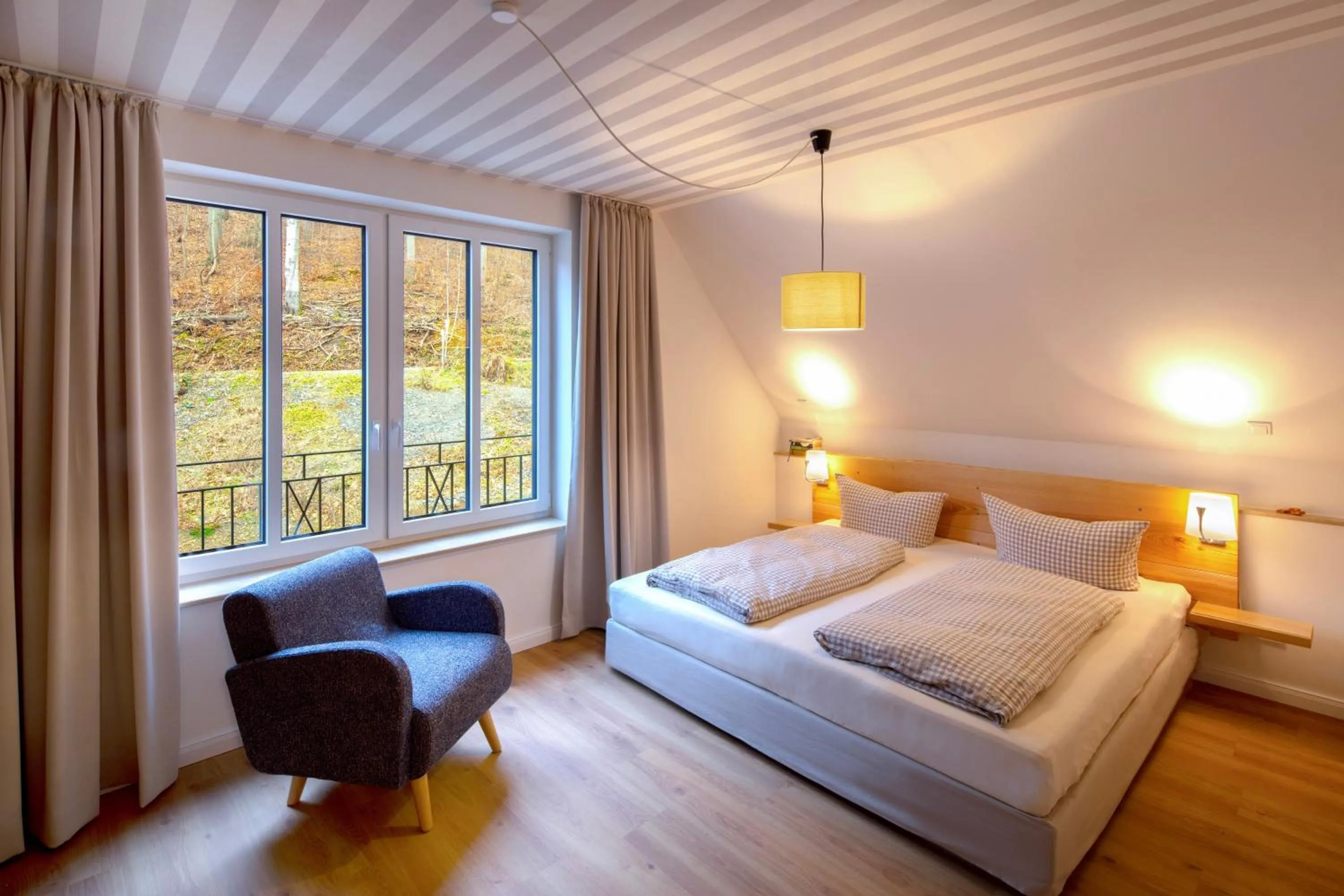 Photo of the whole room, Bed in Plumbohms ECHT-HARZ-HOTEL