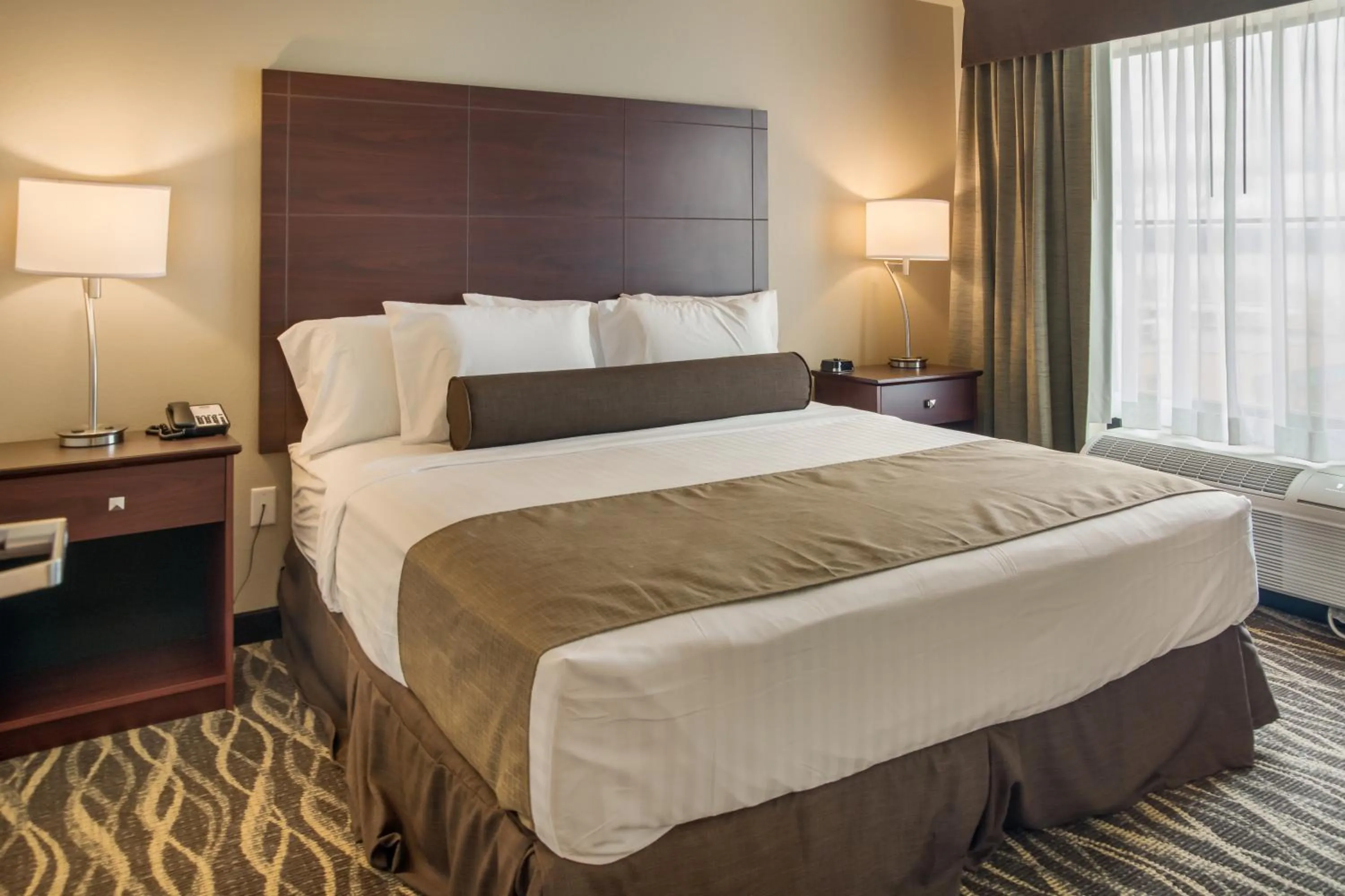 Bed in Cobblestone Inn and Suites - Ashland