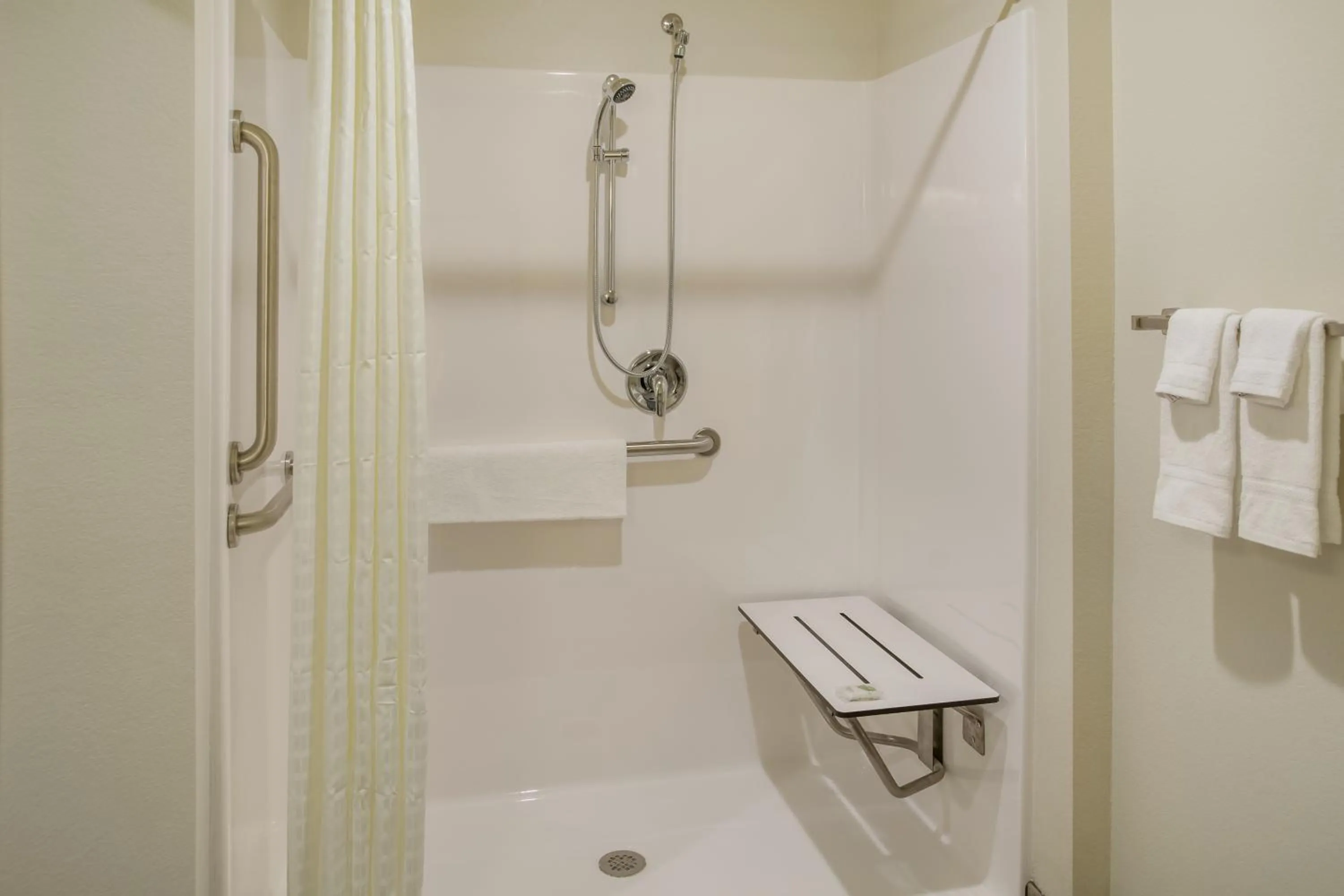 Shower in Cobblestone Inn and Suites - Ashland