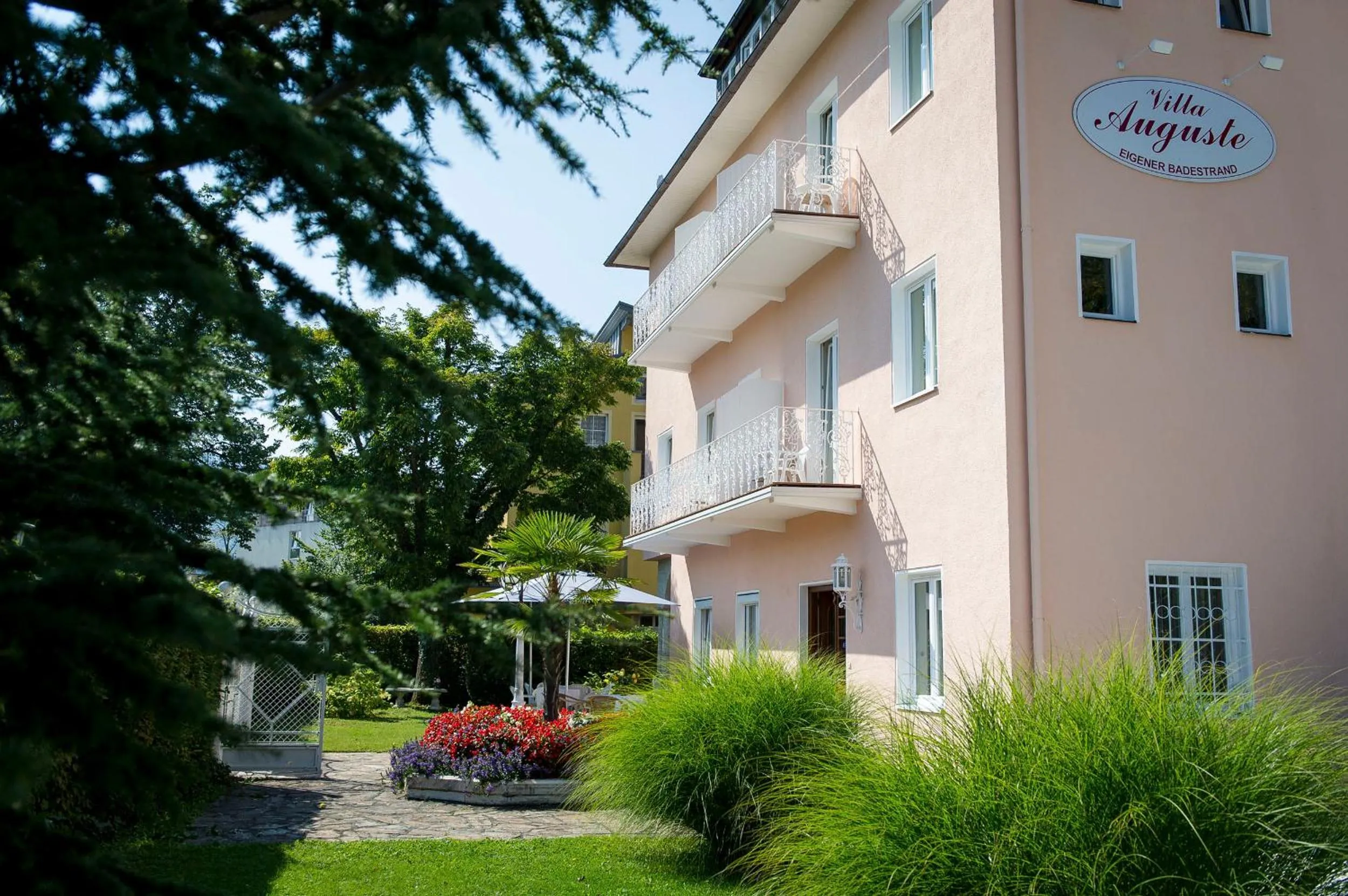 Property building in Villa Auguste