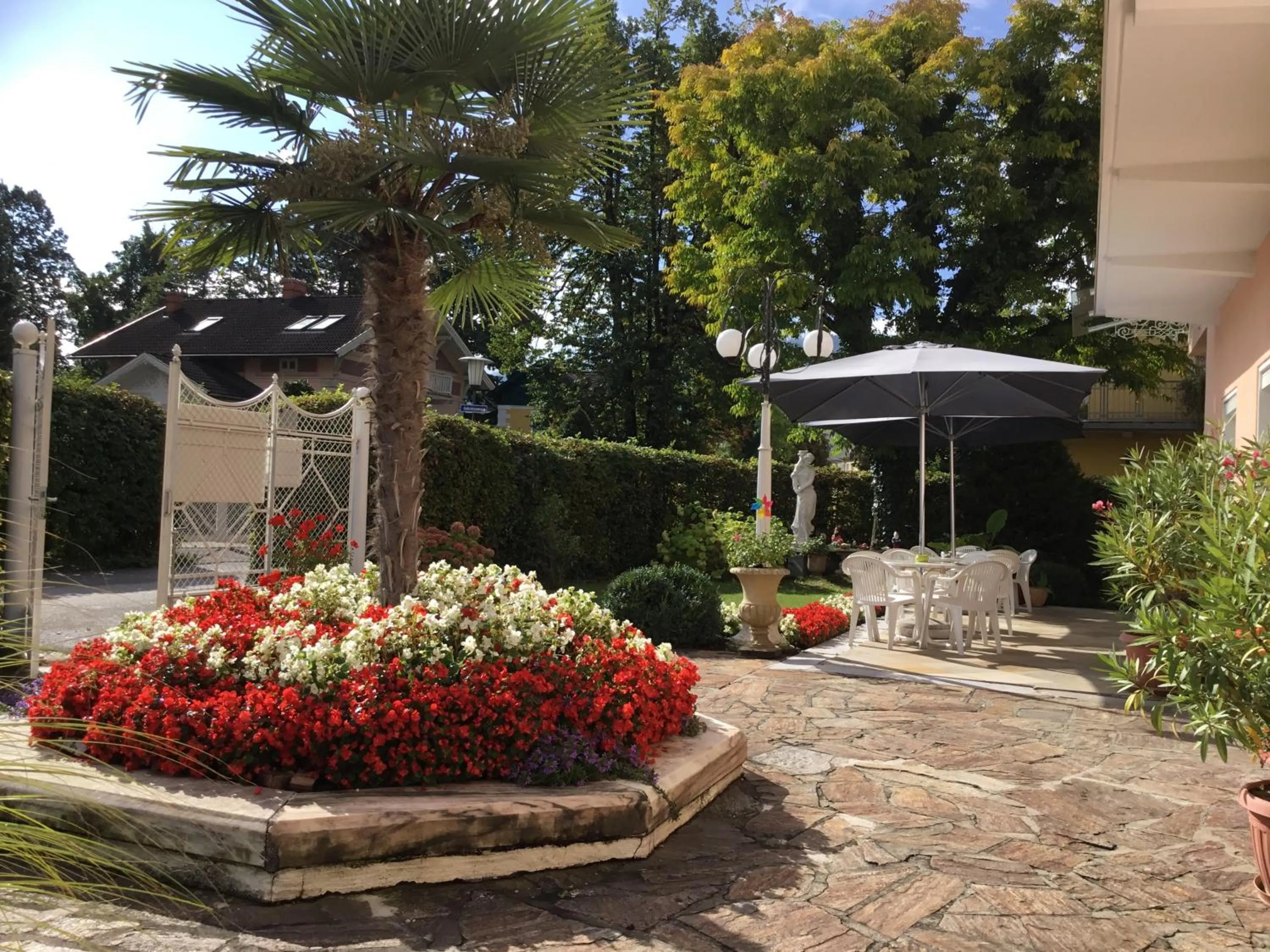 Facade/entrance in Villa Auguste