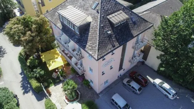 Property building in Villa Auguste