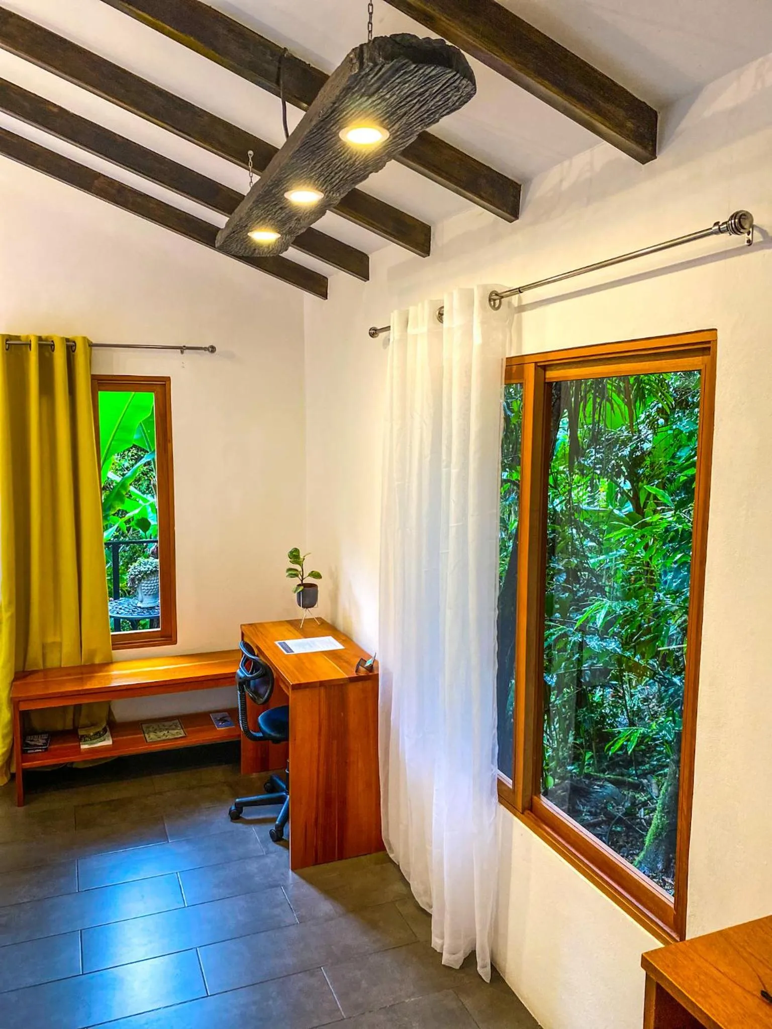 Photo of the whole room in Jardines Secretos