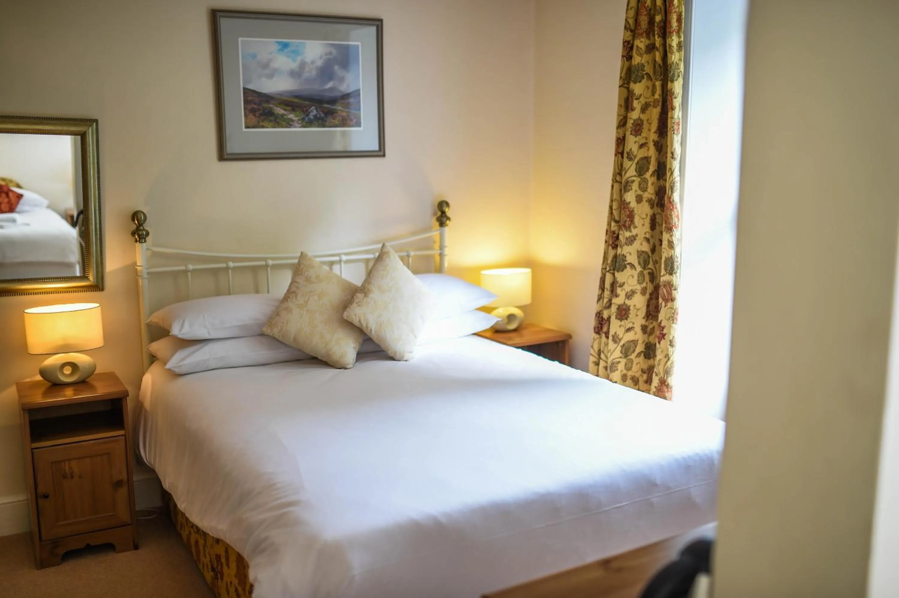 Photo of the whole room, Bed in Lydford House