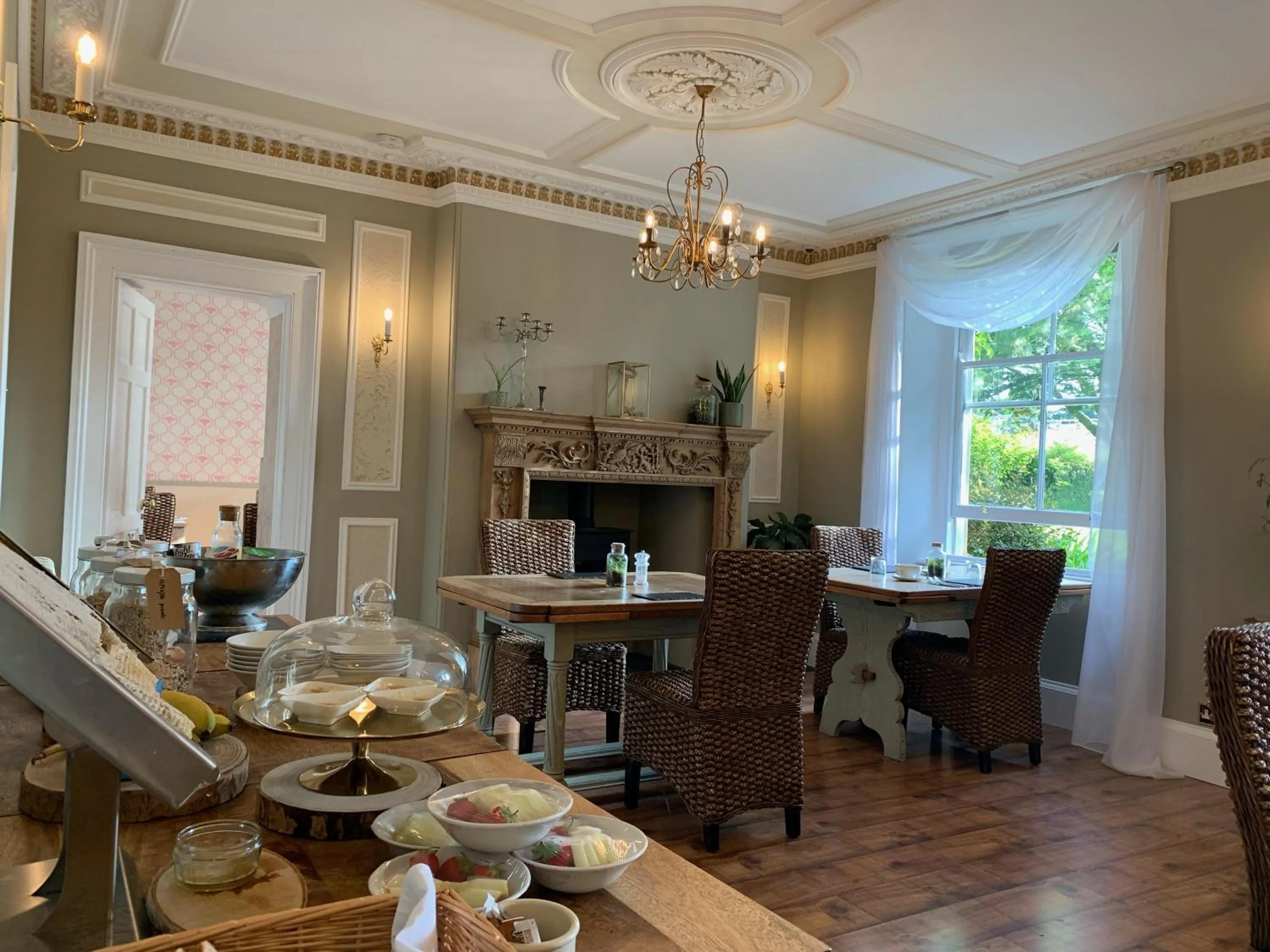 Restaurant/Places to Eat in Lydford House