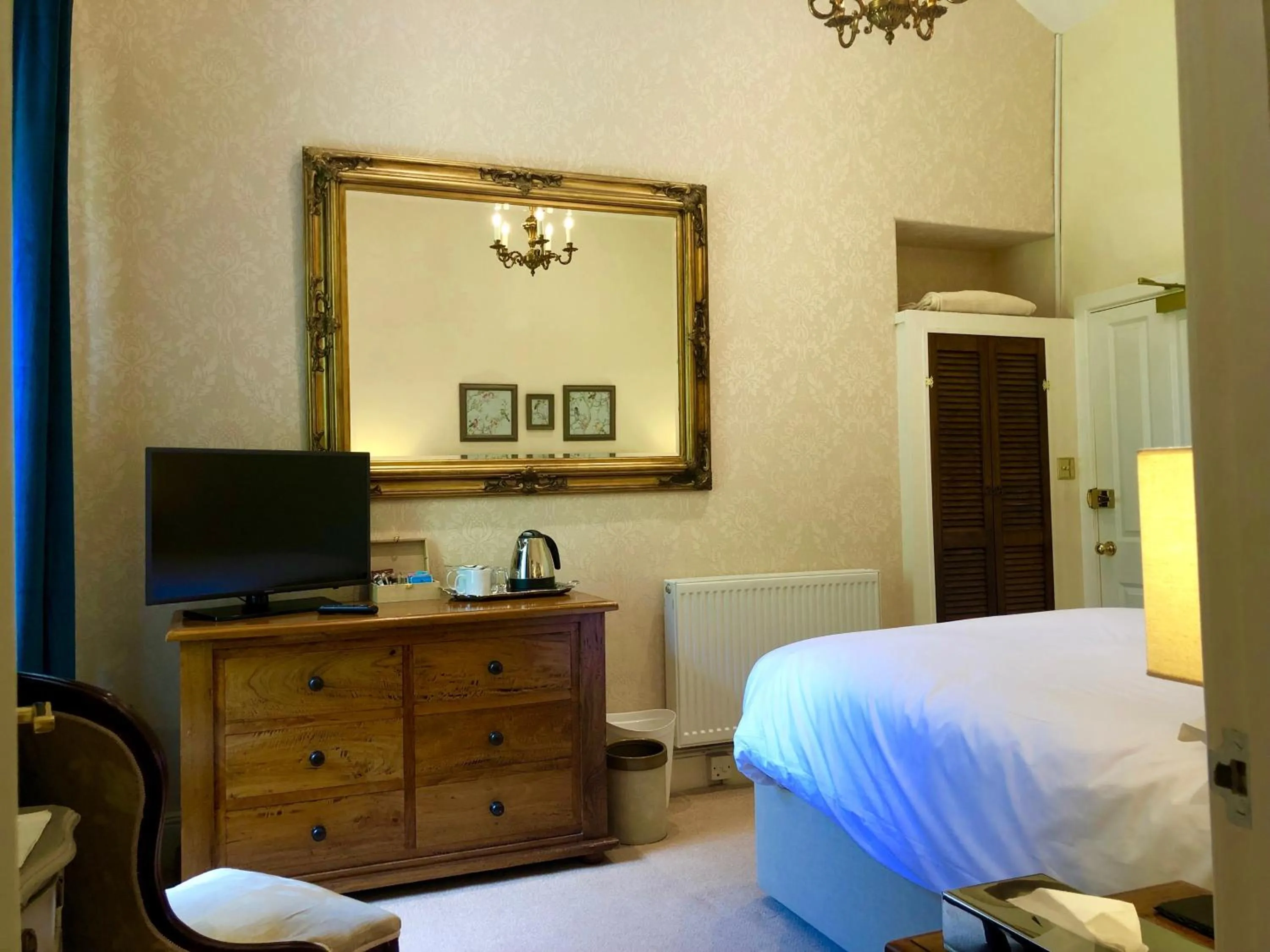 Bedroom, Bed in Lydford House