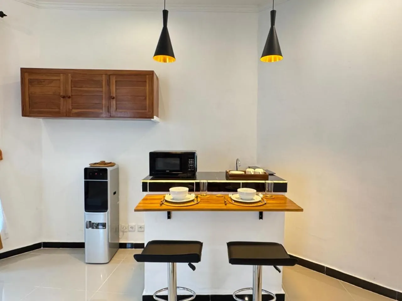Kitchen or kitchenette in Mamo Hotel Uluwatu