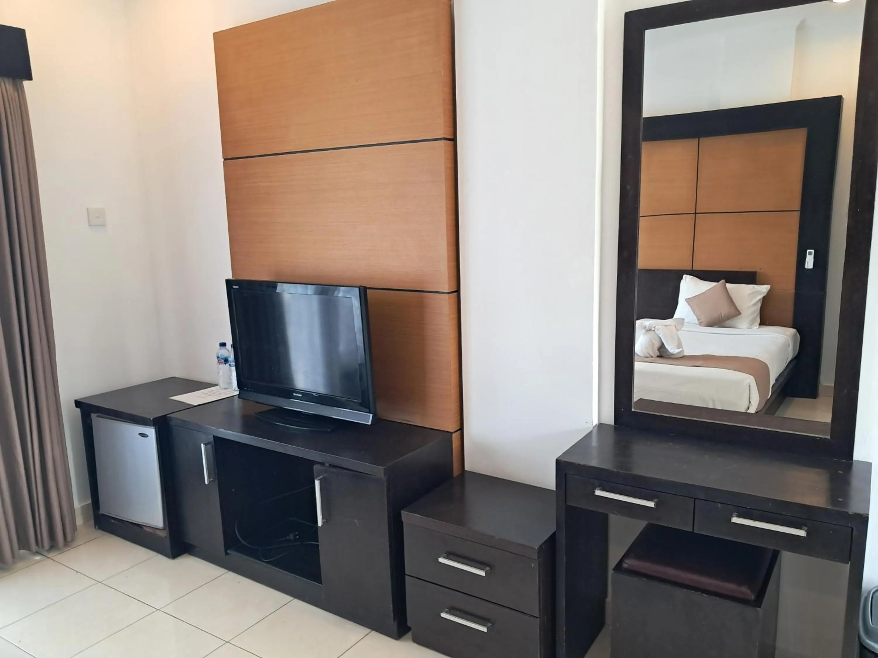 Photo of the whole room in Mamo Hotel Uluwatu