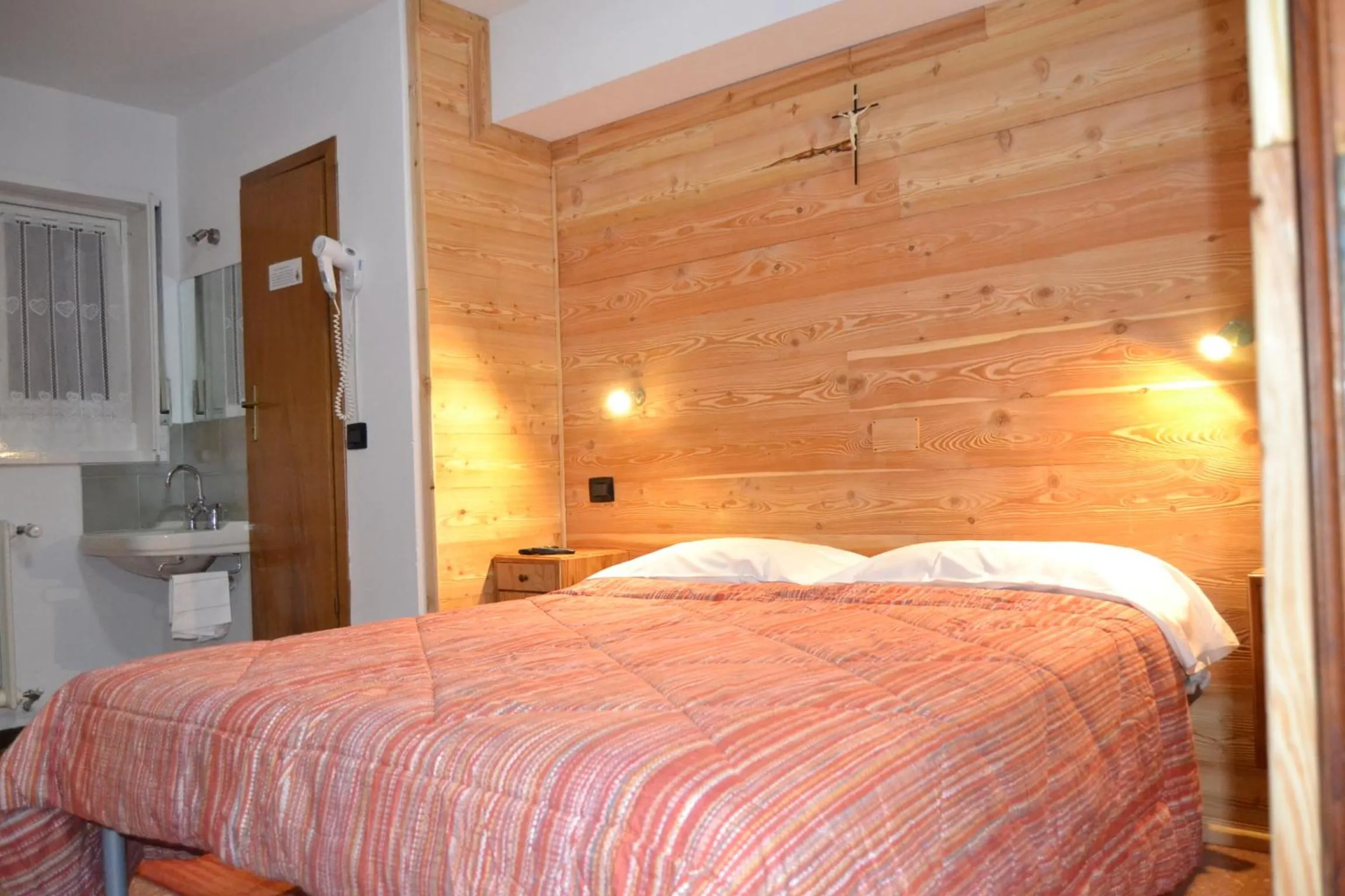 Breakfast, Bed in Albergo Cioccarelli