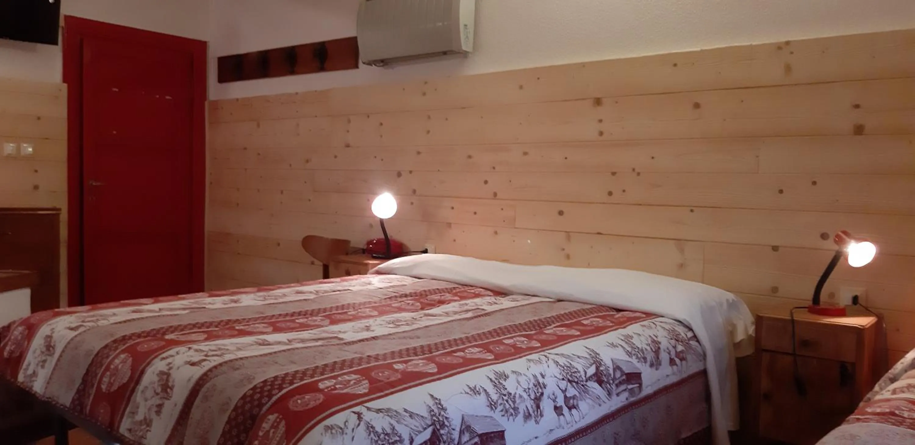 Photo of the whole room, Bed in Albergo Cioccarelli