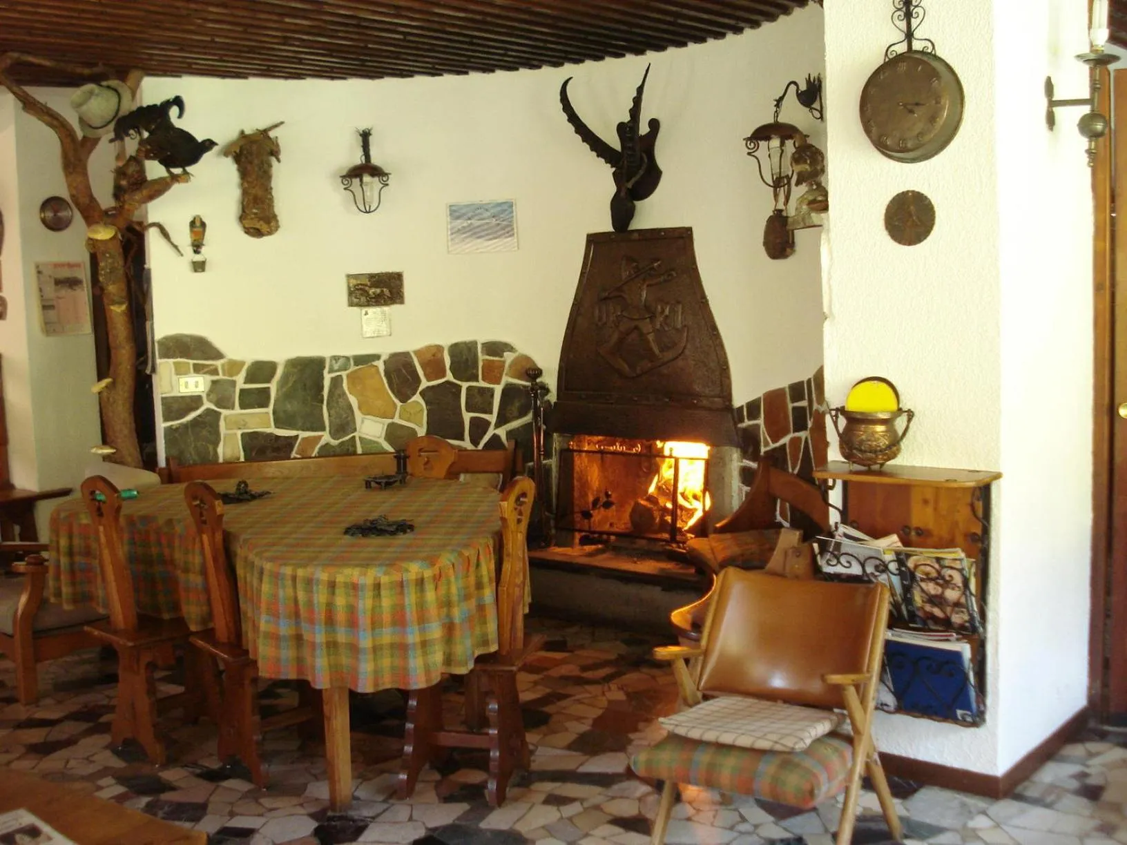 Communal lounge/ TV room in Albergo Cioccarelli