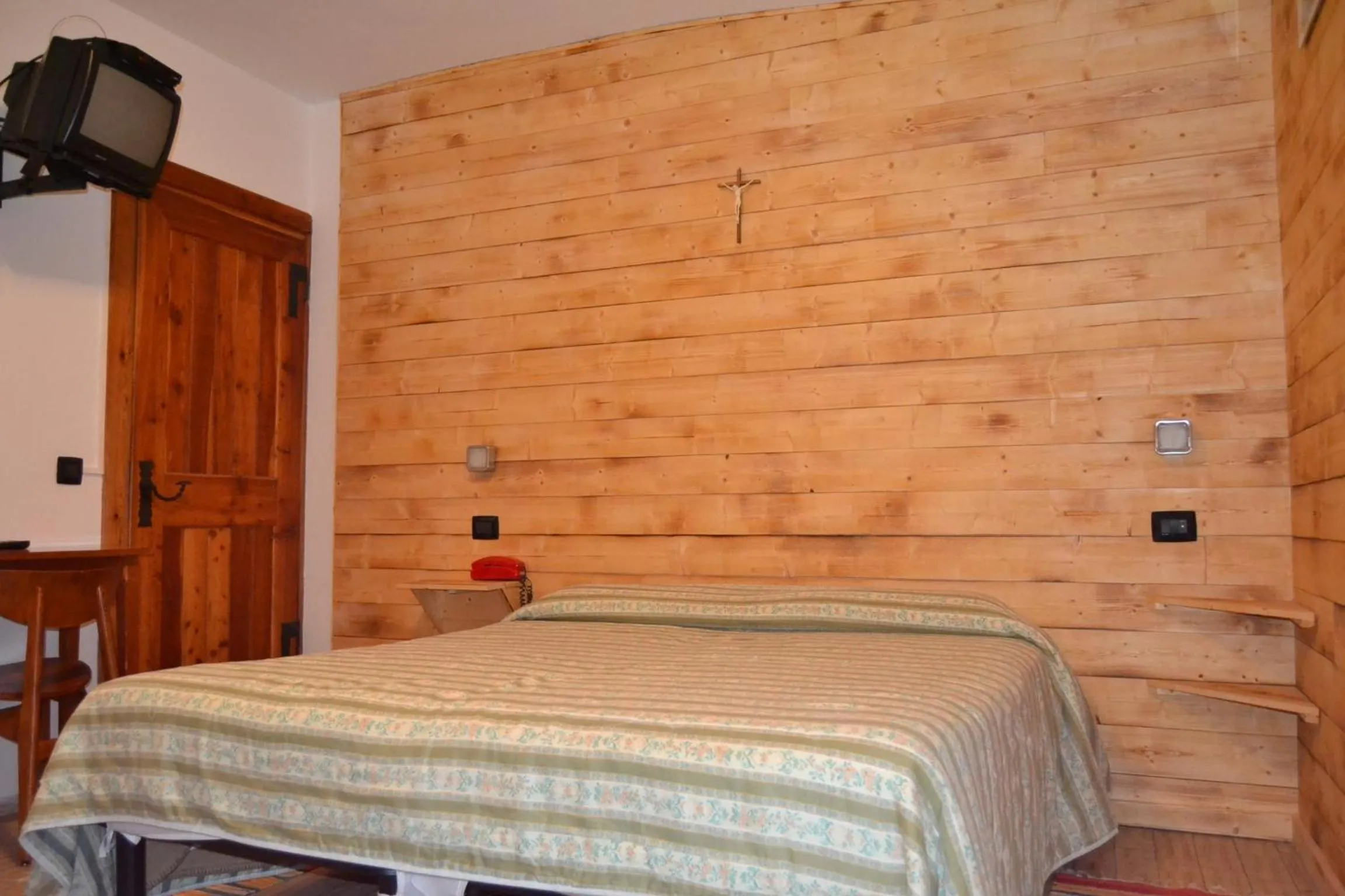 Photo of the whole room, Bed in Albergo Cioccarelli