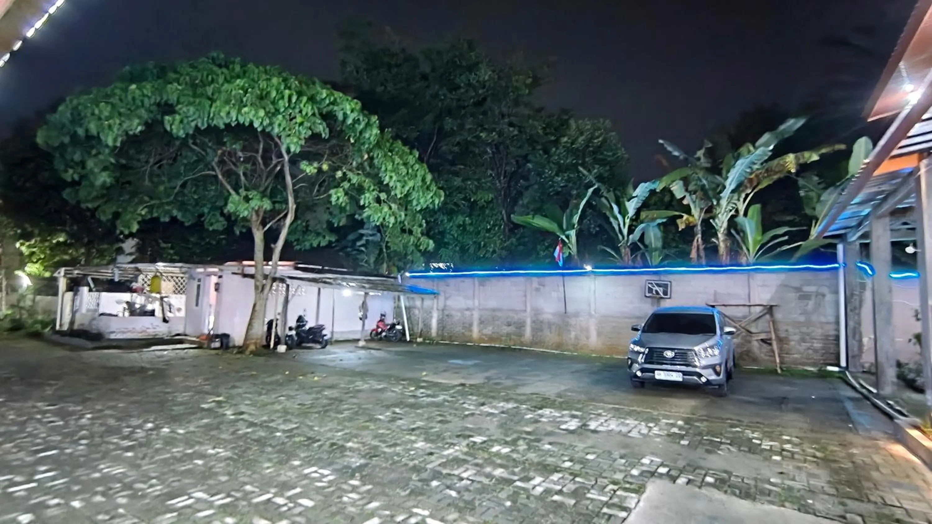 Property building in Bakom Inn Syariah