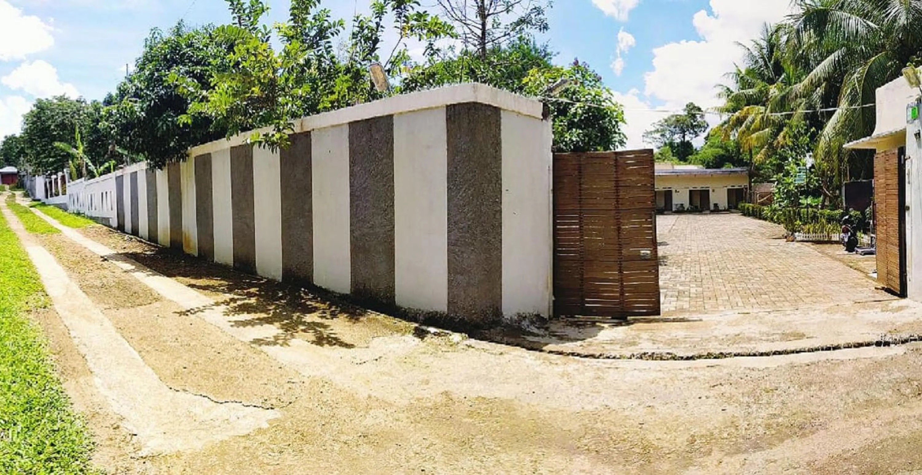 Facade/entrance in Bakom Inn Syariah