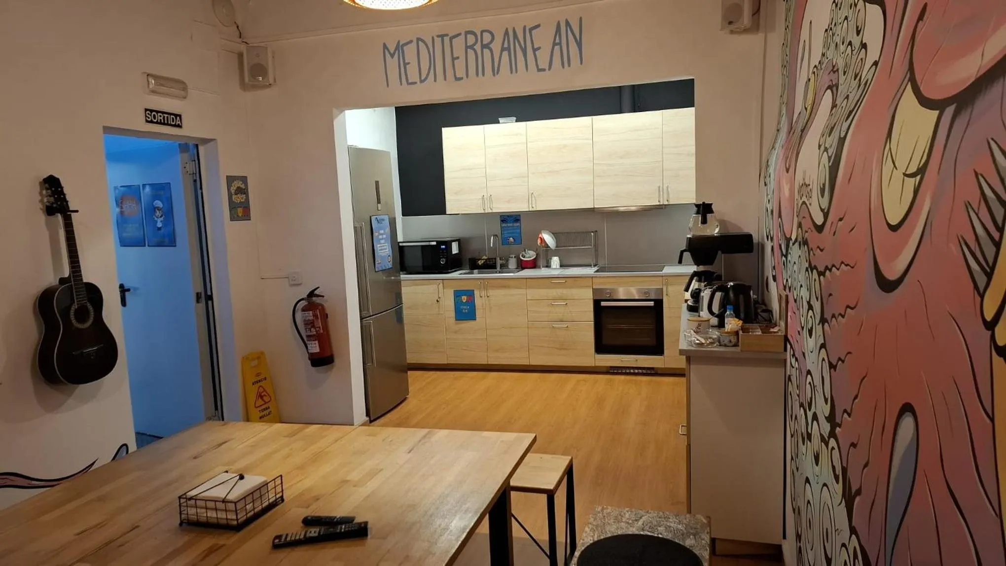 Communal kitchen in Mediterranean Hostel Barcelona