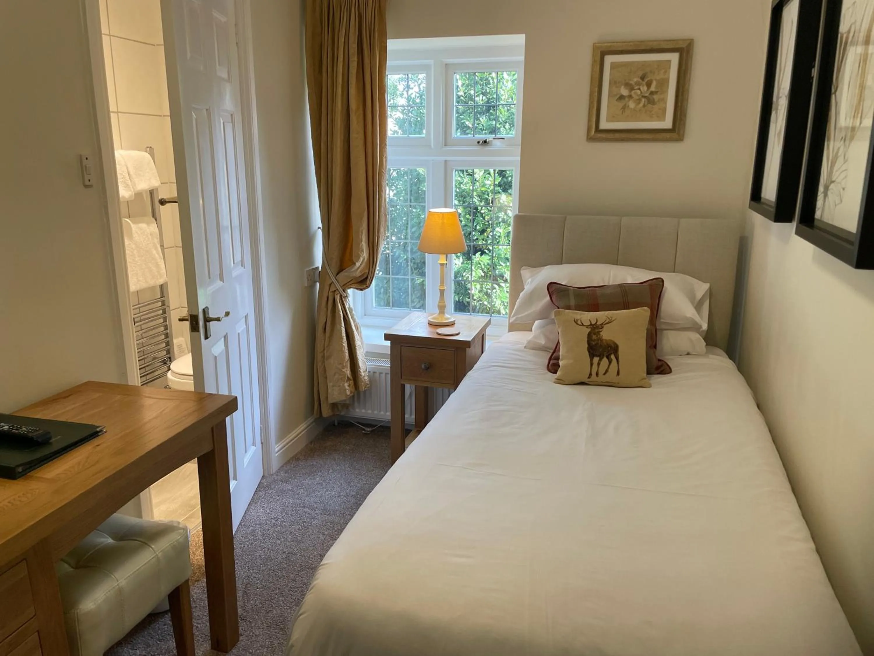 Bedroom, Bed in Easington Guest House