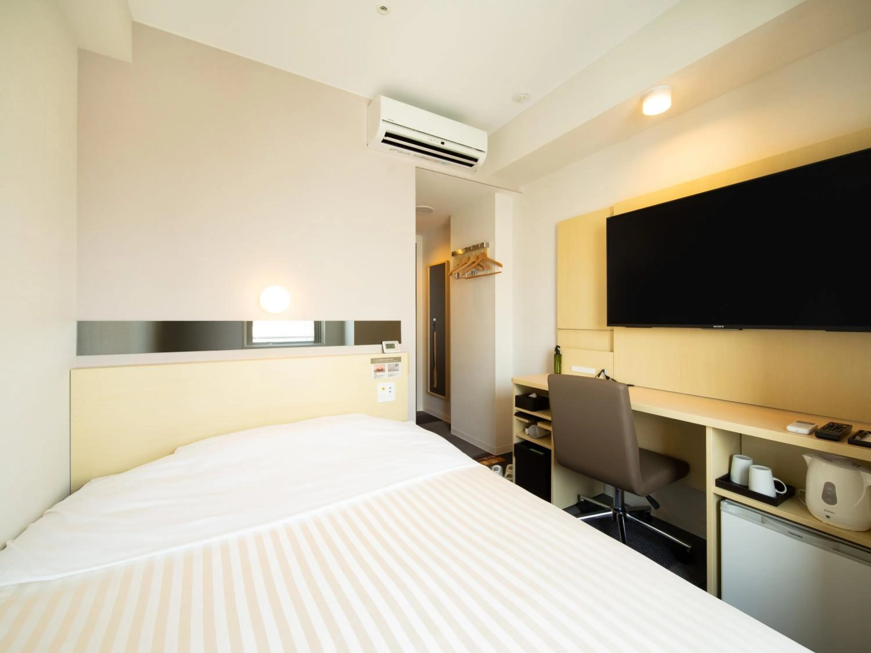 Photo of the whole room, Bed in Super Hotel Tokyo Shiba