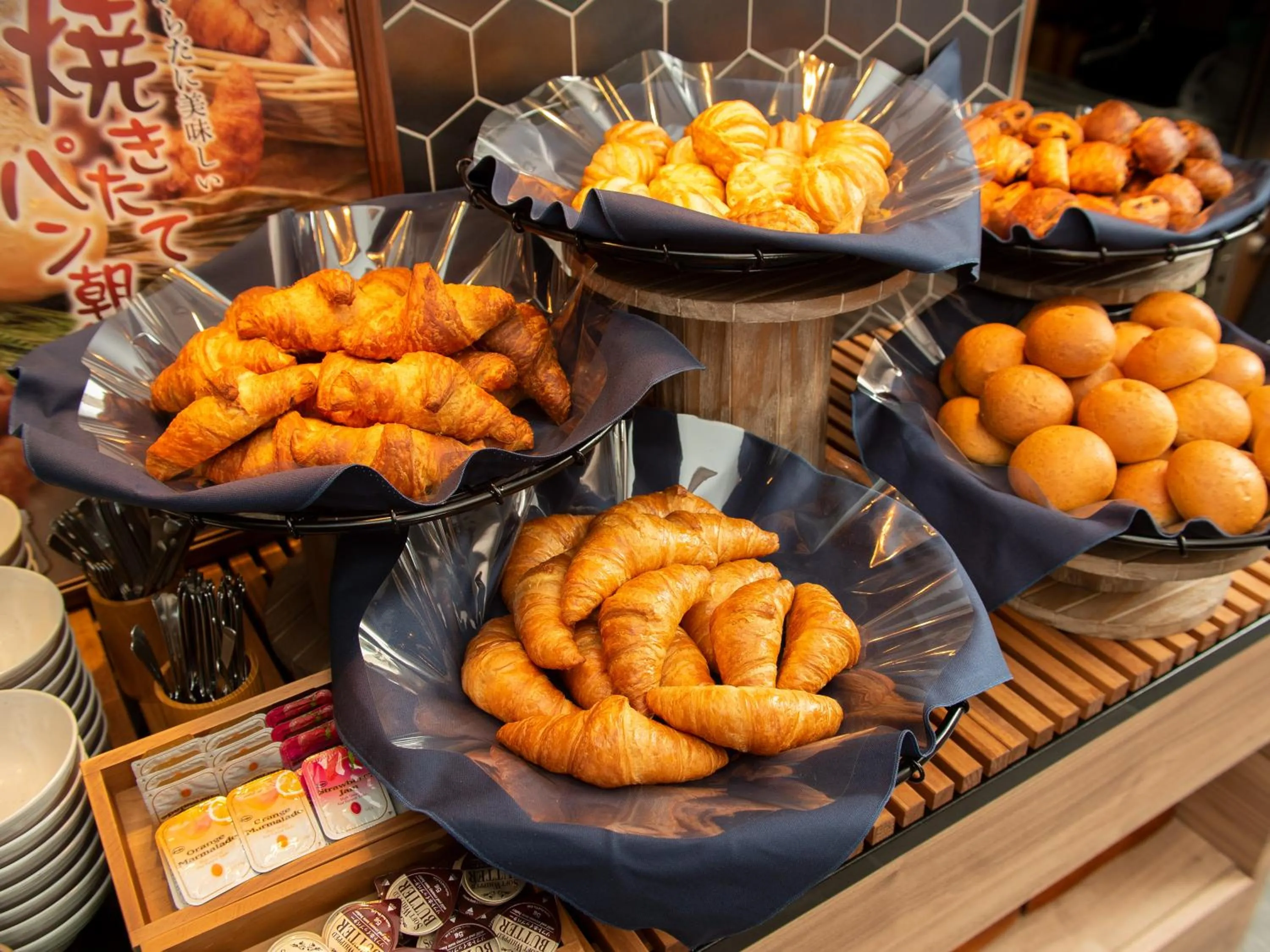 Buffet breakfast in Super Hotel Tokyo Shiba