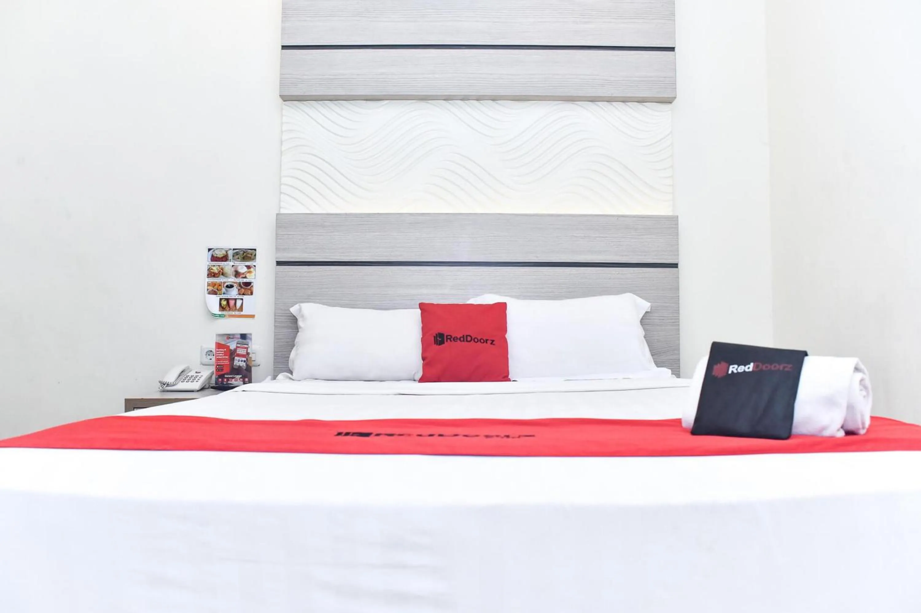 Bedroom, Bed in Reddoorz Plus near Makassar Town Square