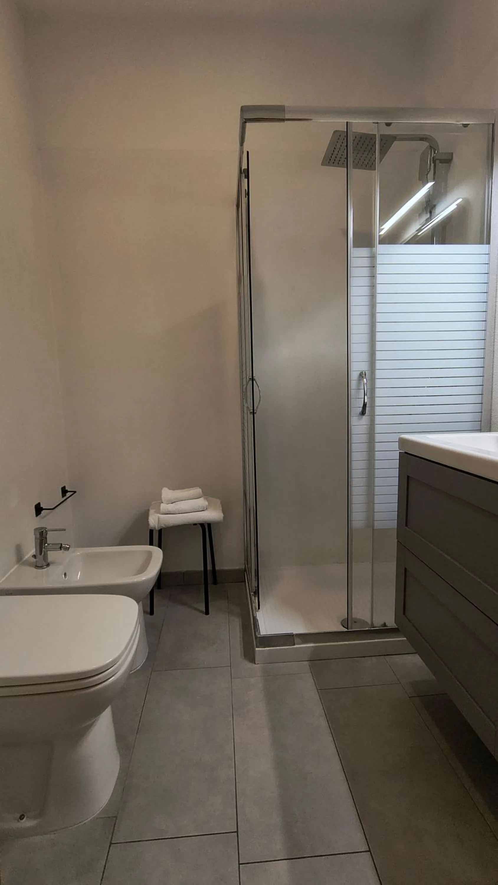 Shower in B&B Napoli Plebiscito