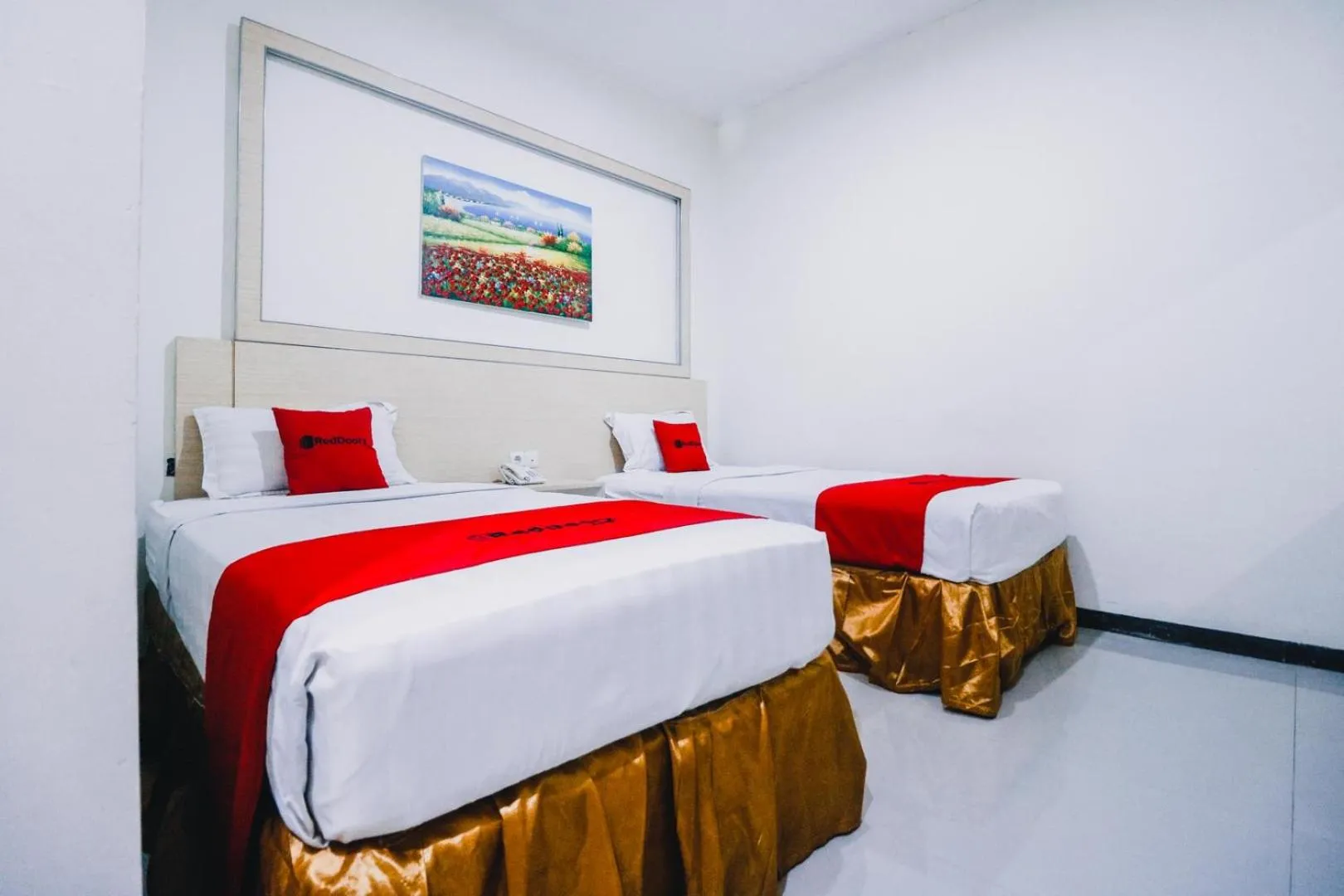 Bedroom, Bed in RedDoorz Plus near Sultan Hasanuddin Airport