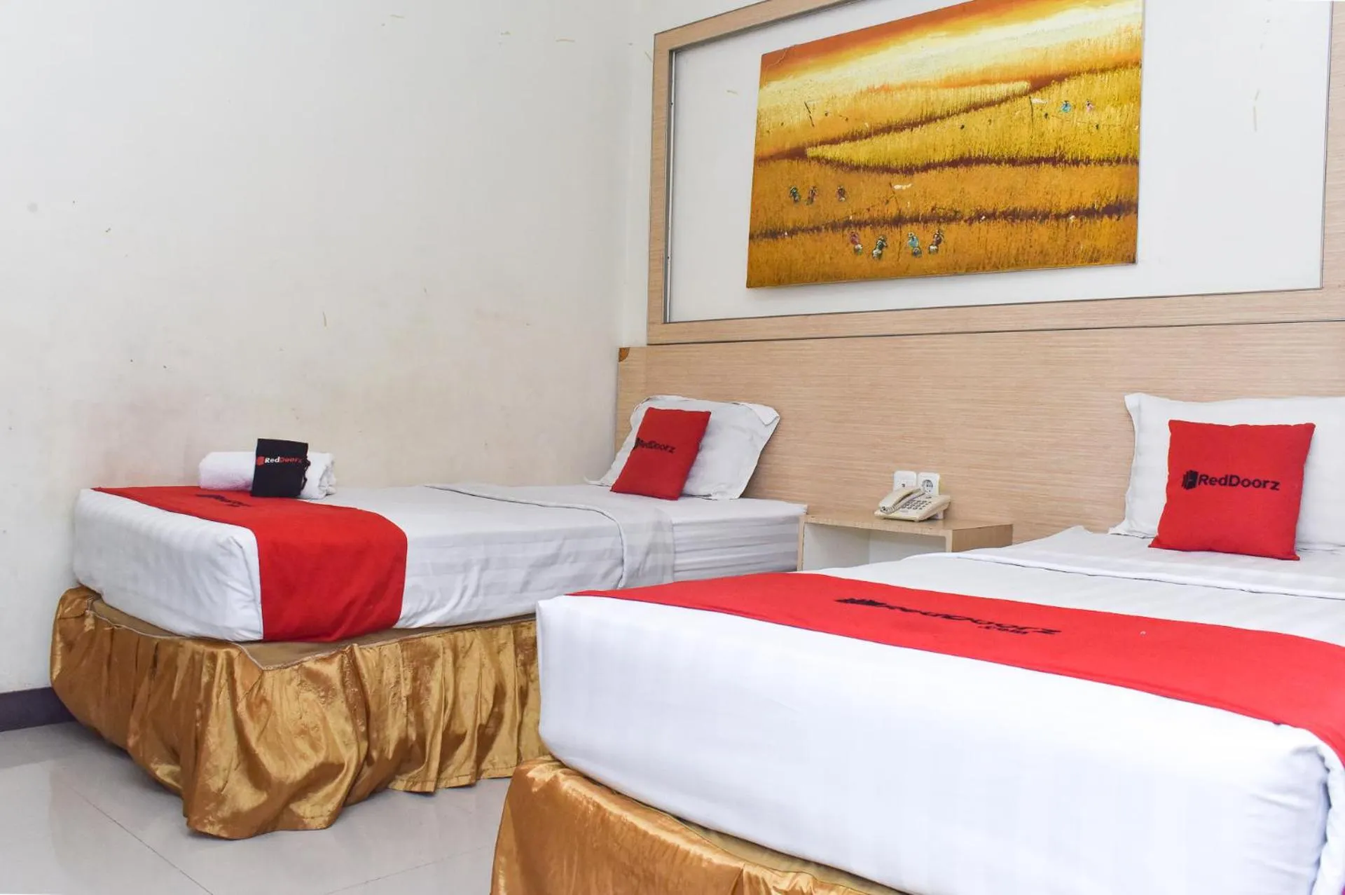Bedroom, Bed in RedDoorz Plus near Sultan Hasanuddin Airport