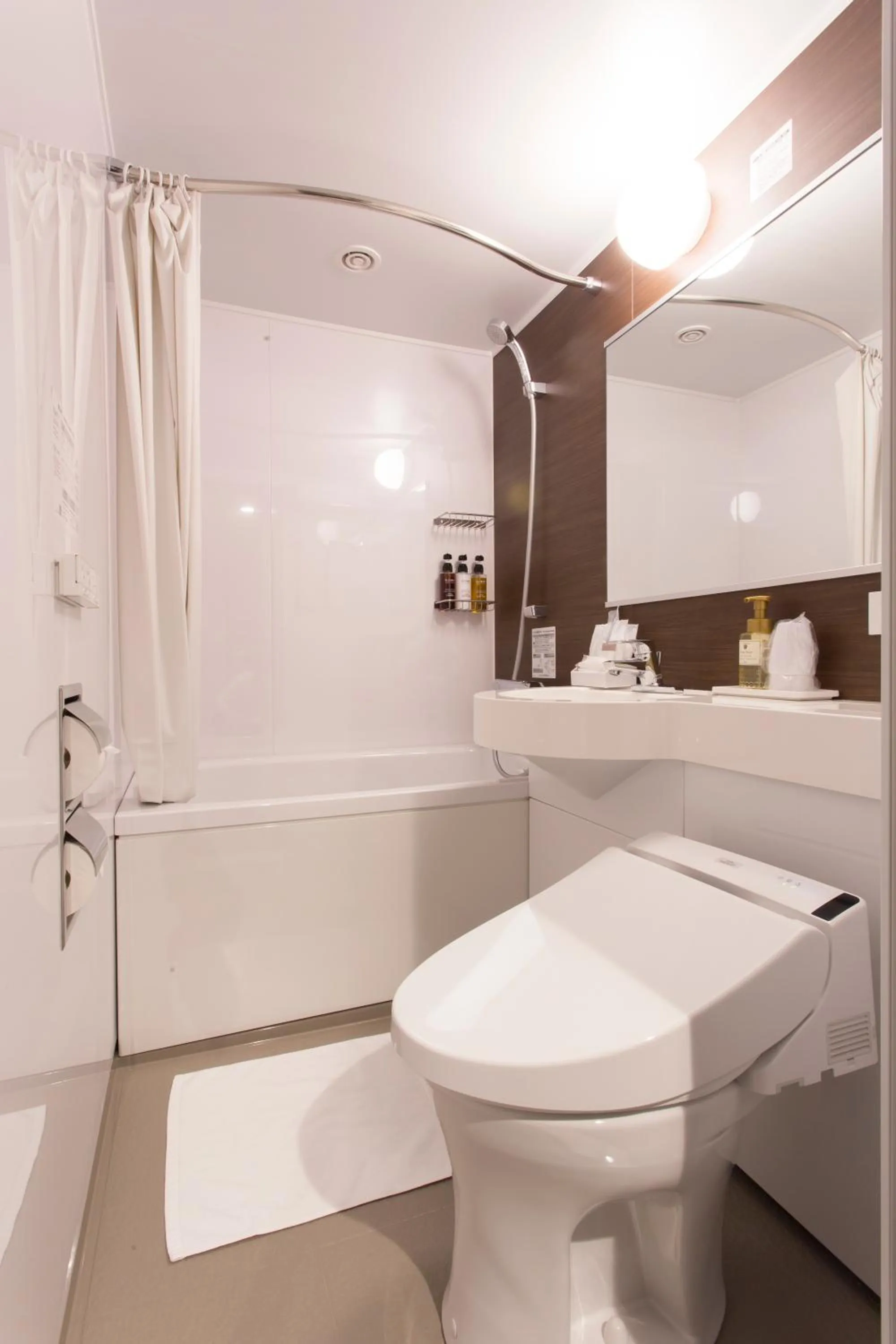 Toilet in Osaka Riverside Hotel