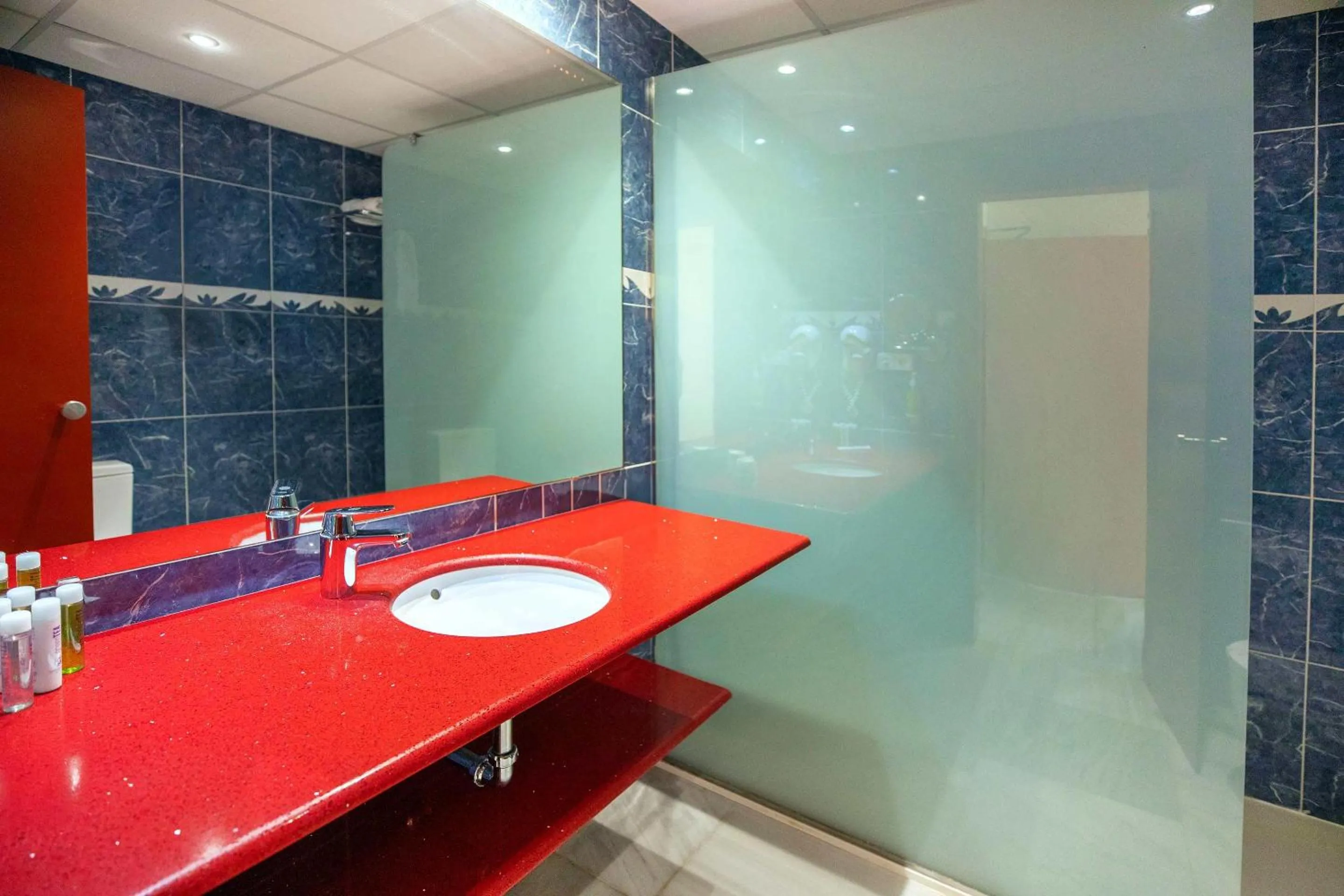 Bathroom in Hotel Servigroup Galua