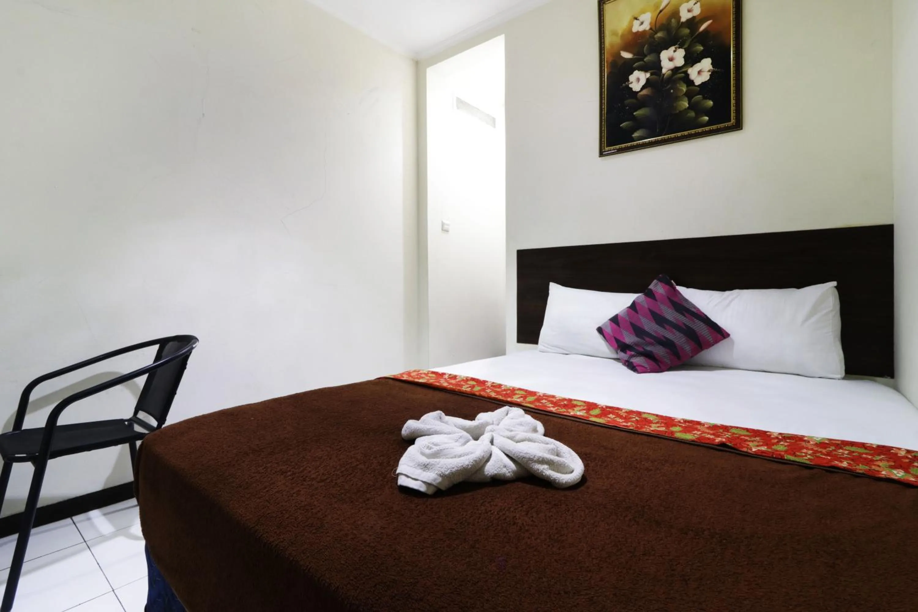 Bed in Bantal Guling Pasar Baru