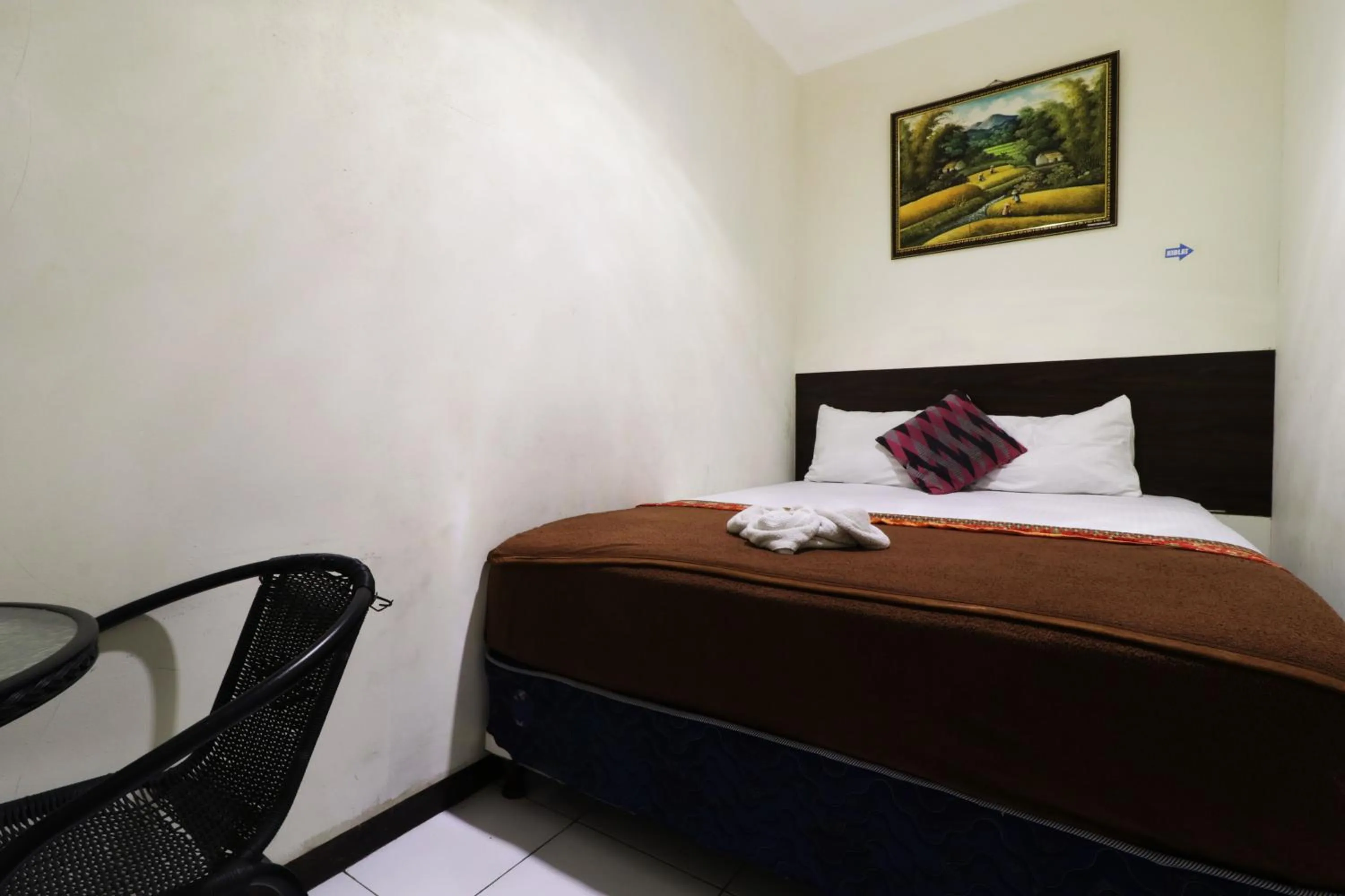 Bedroom, Bed in Bantal Guling Pasar Baru