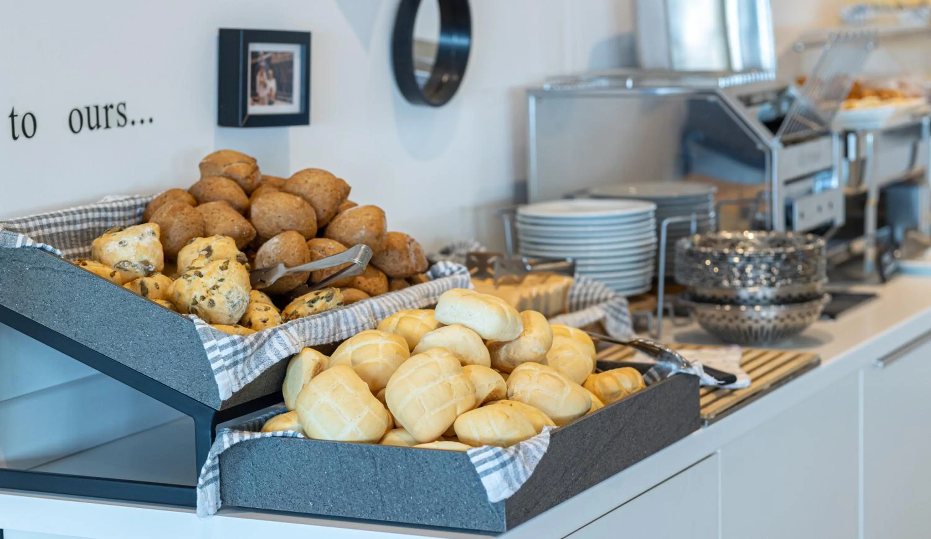 Restaurant/places to eat in Hotel Sayonara