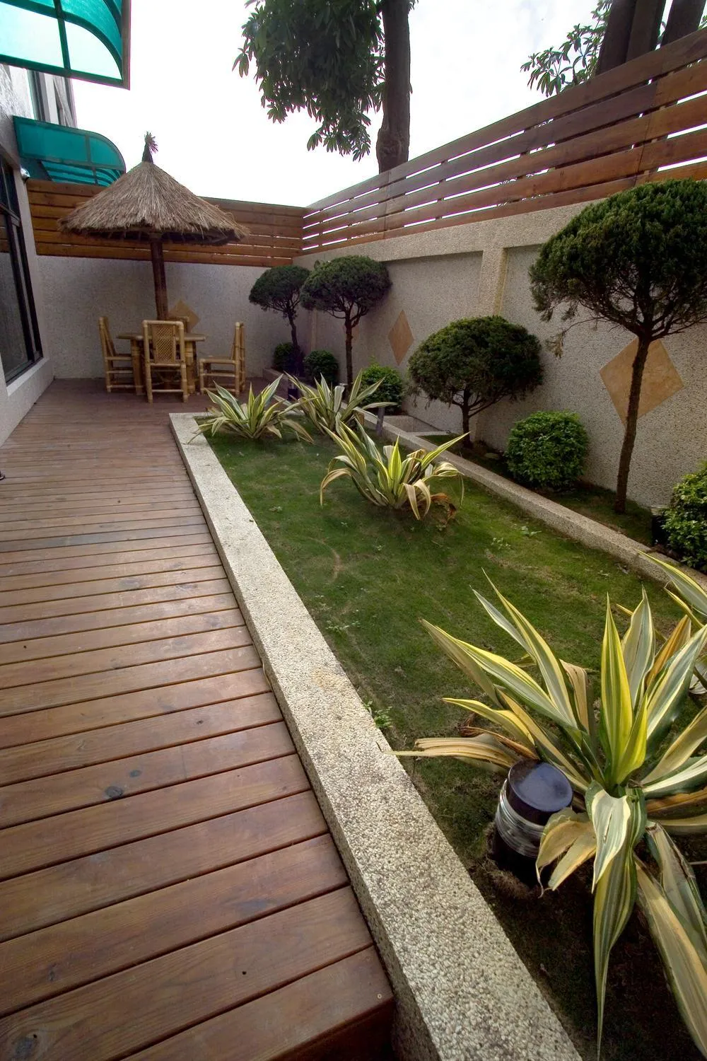 Patio in Chateau Motel & Spa