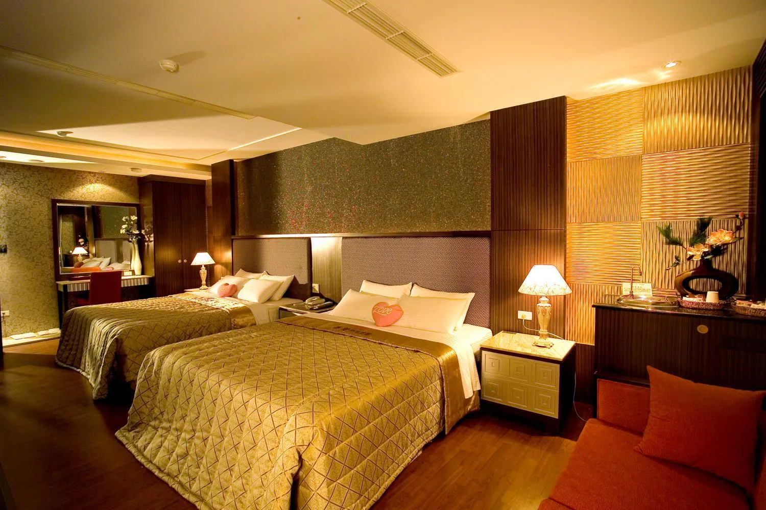 Bed in Chateau Motel & Spa