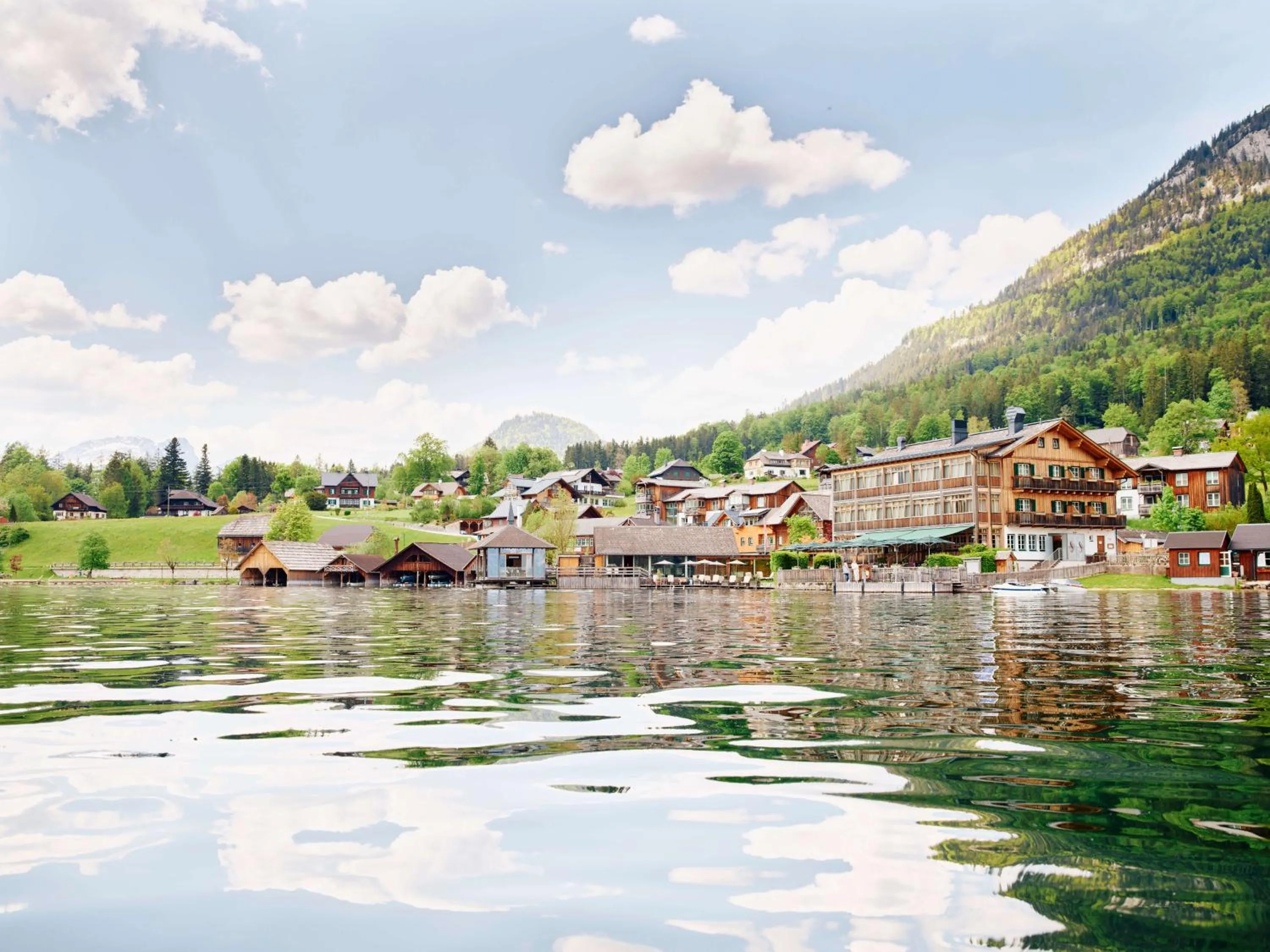 Property building in TAUROA Seehotel Grundlsee