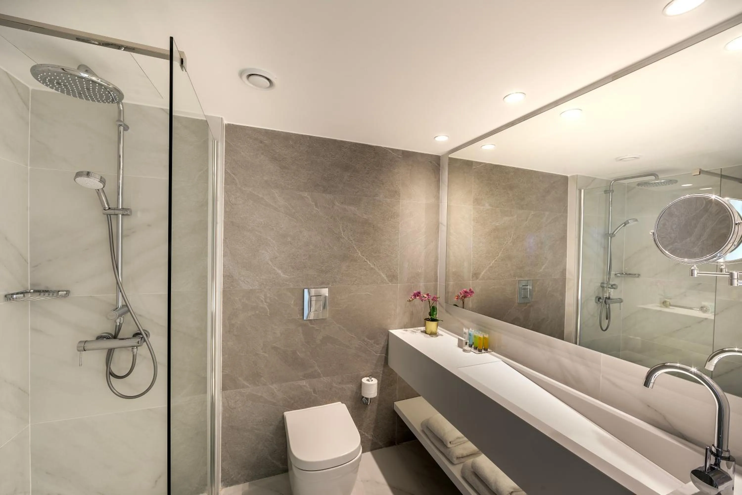 Shower in Pavlo Napa Beach Hotel