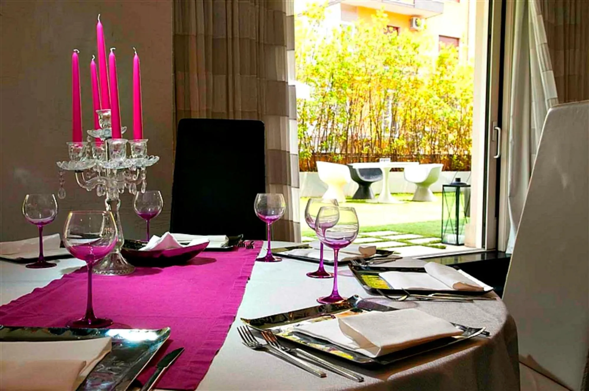 Restaurant/places to eat in Hotel VdB NEXT