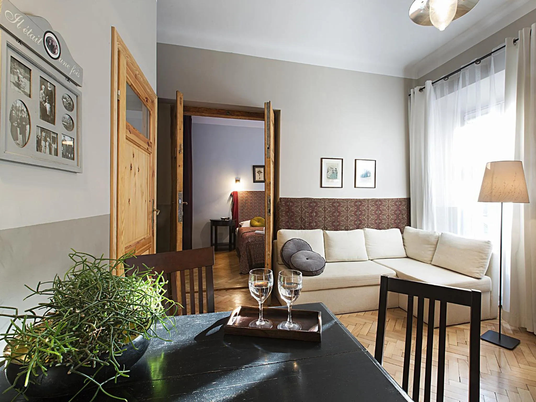 Communal lounge/ TV room in Antique Apartments Old Town