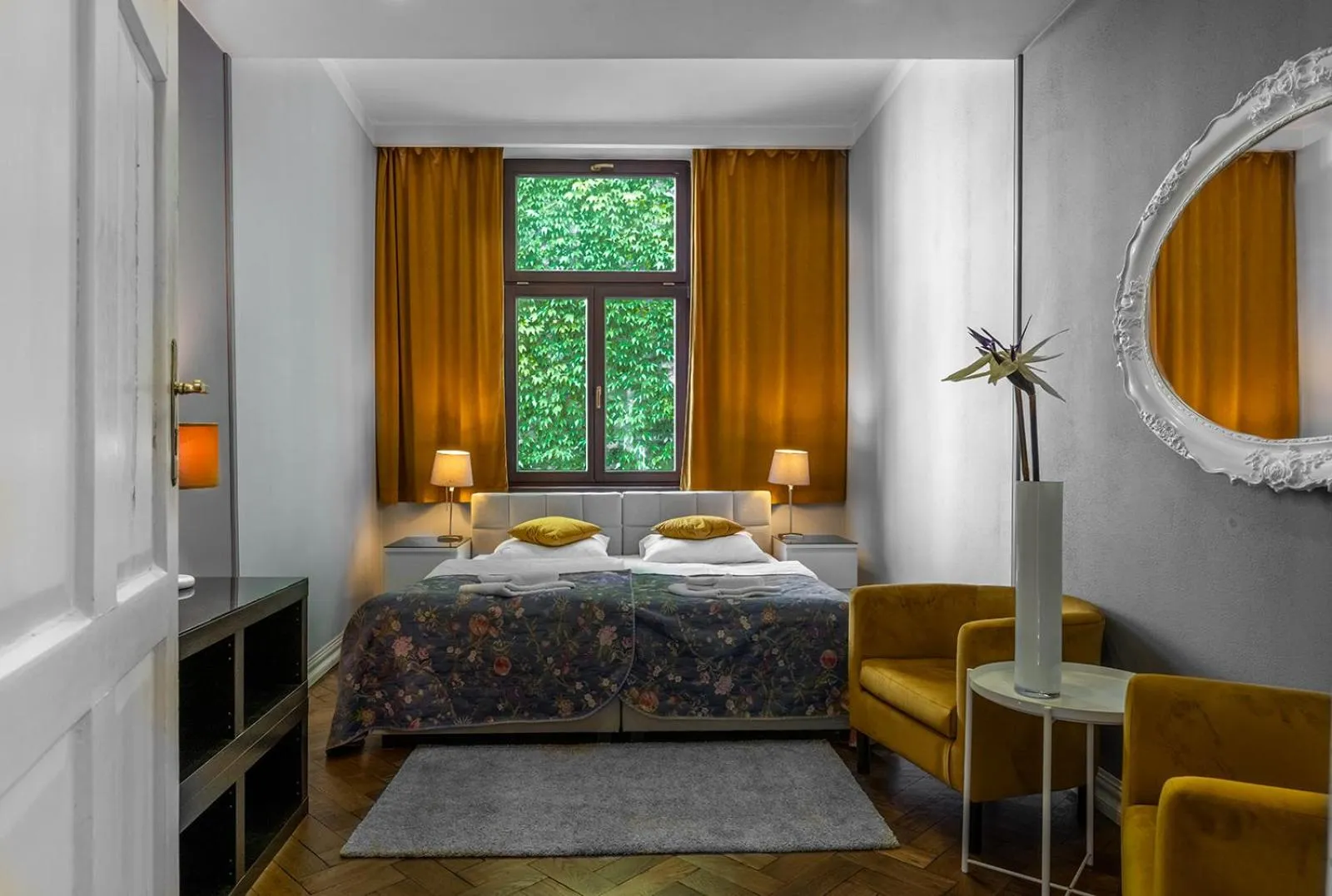 Bed in Antique Apartments Old Town