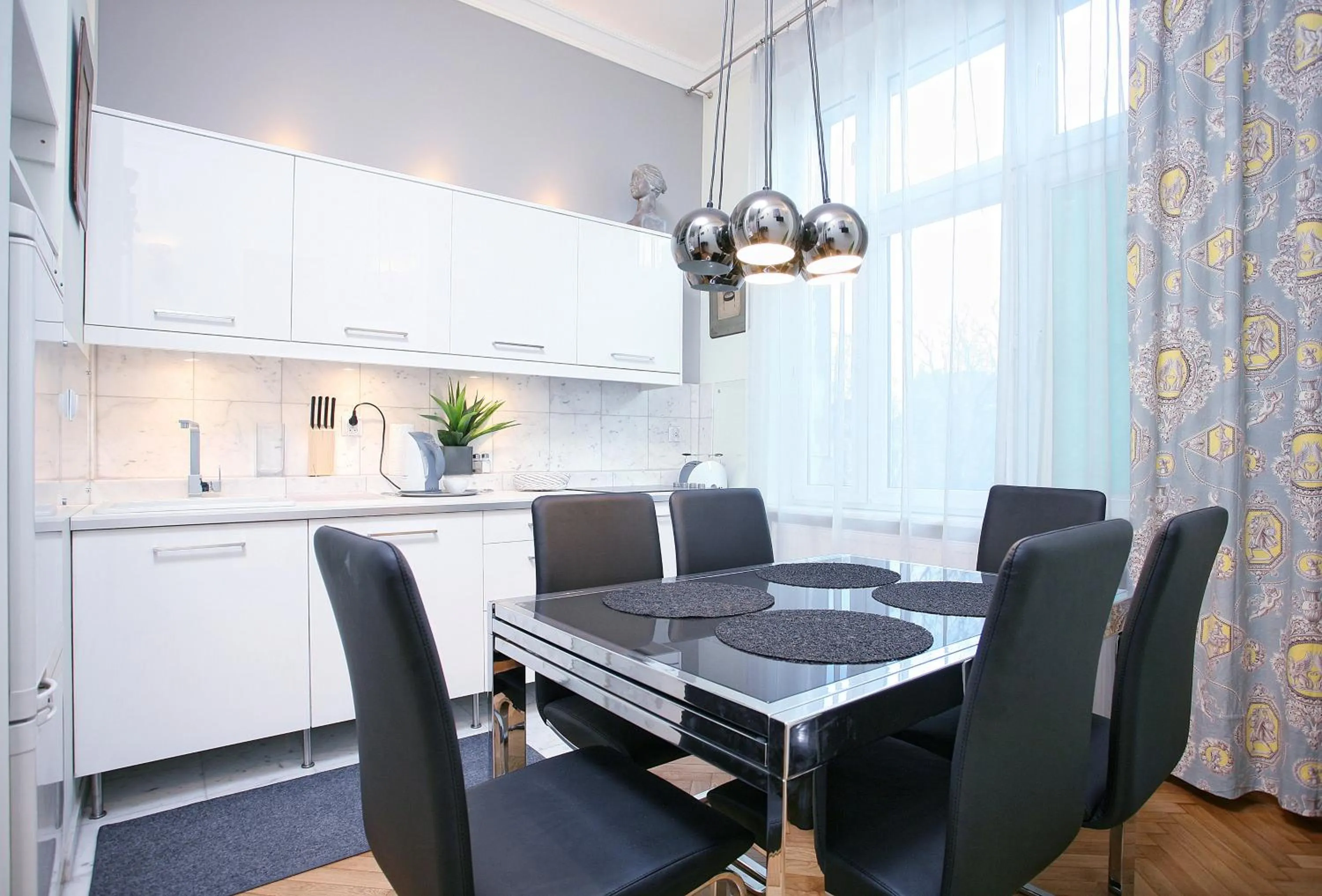 Kitchen or kitchenette in Antique Apartments Old Town