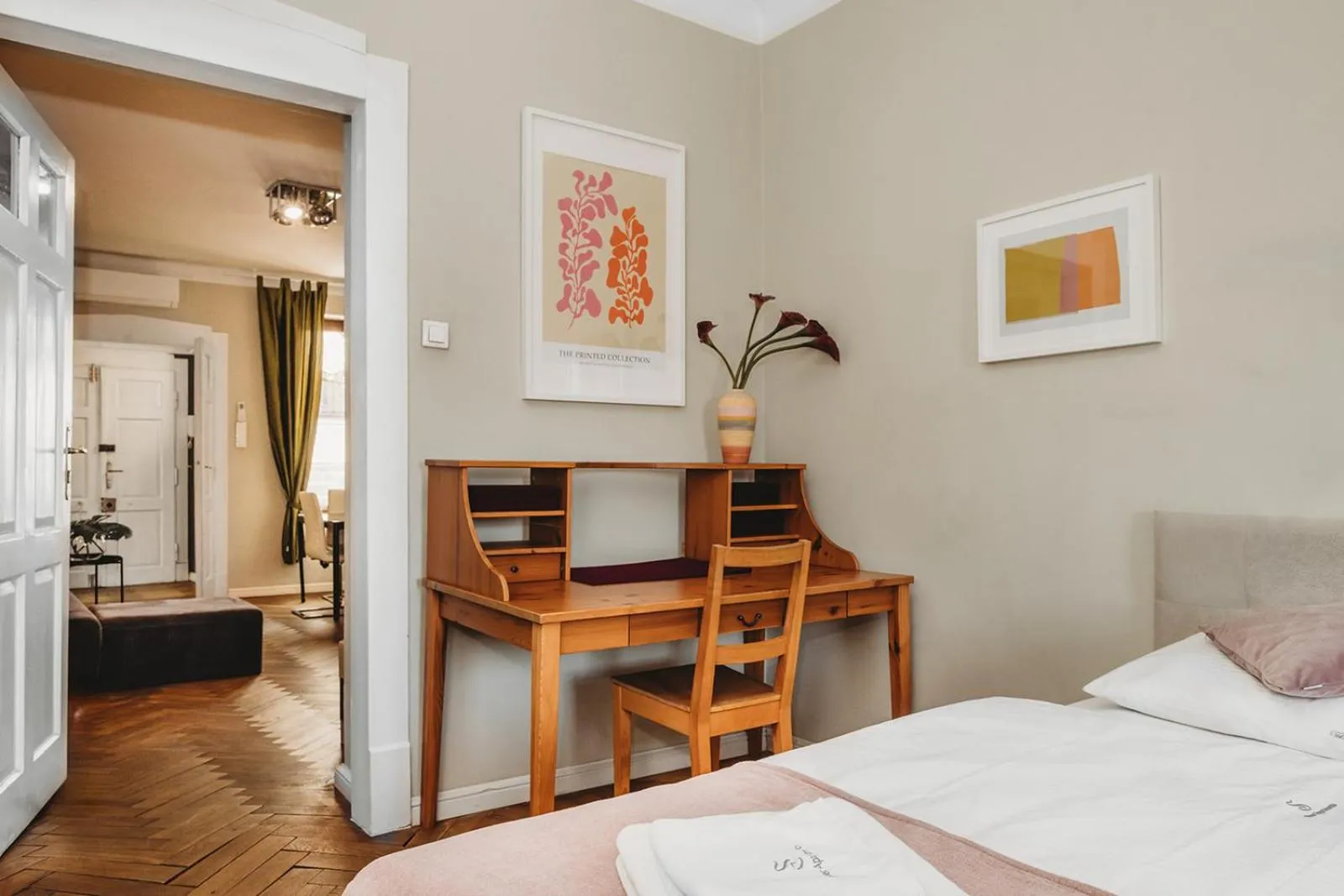 Bed in Antique Apartments Old Town