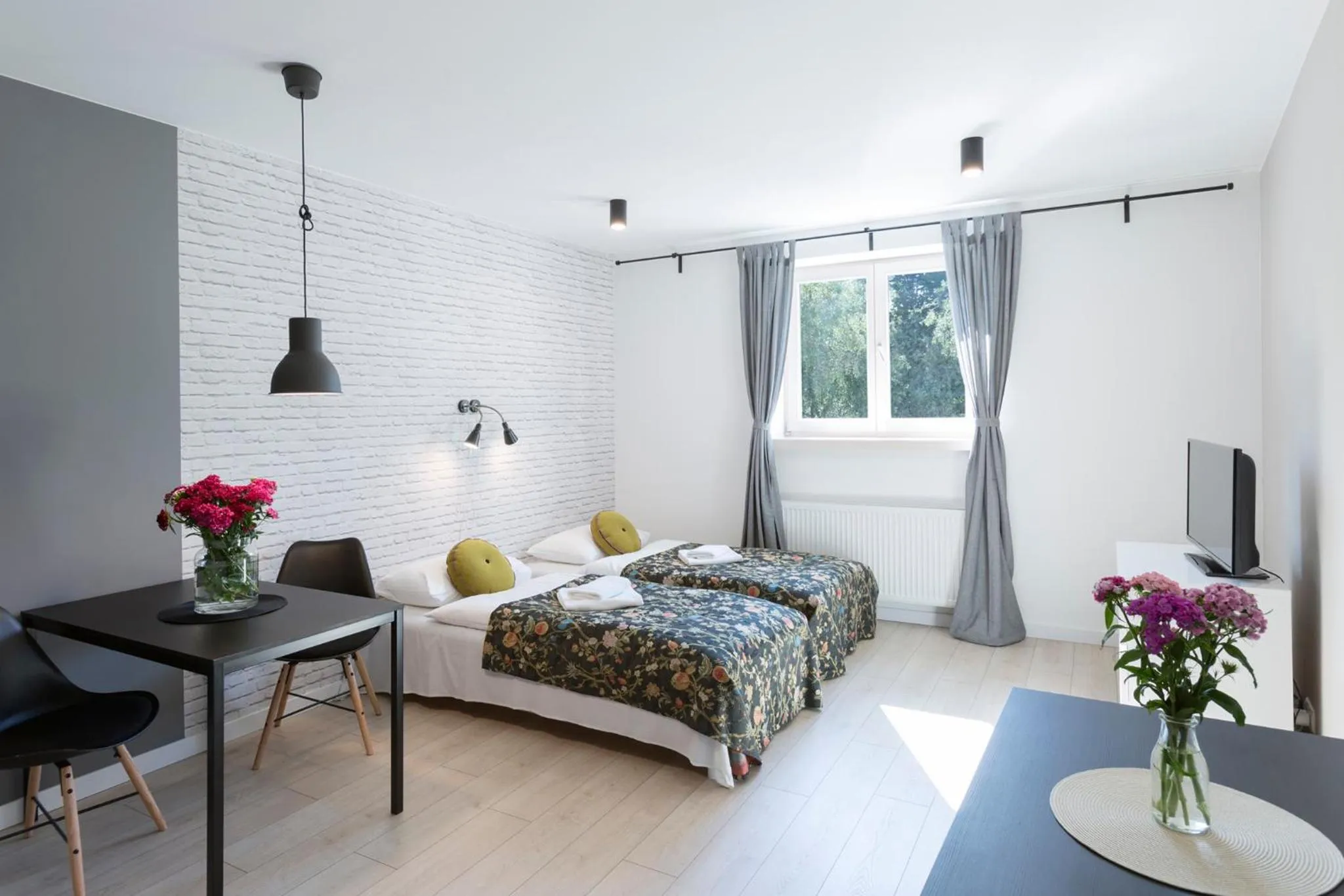 Living room, Bed in Antique Apartments Old Town