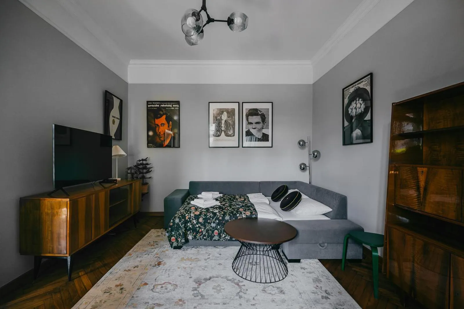 Bed in Antique Apartments Old Town