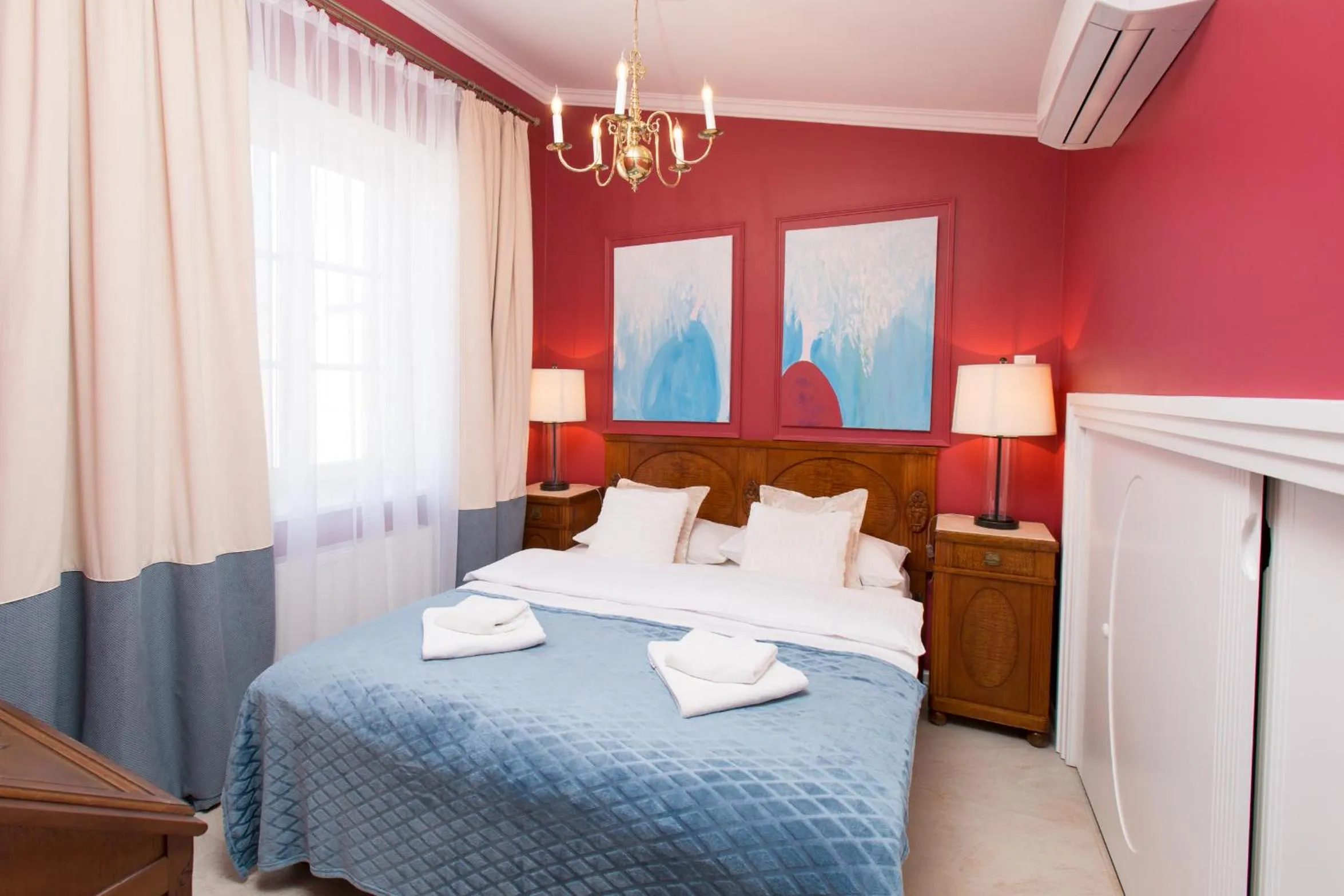 Living room, Bed in Antique Apartments Old Town