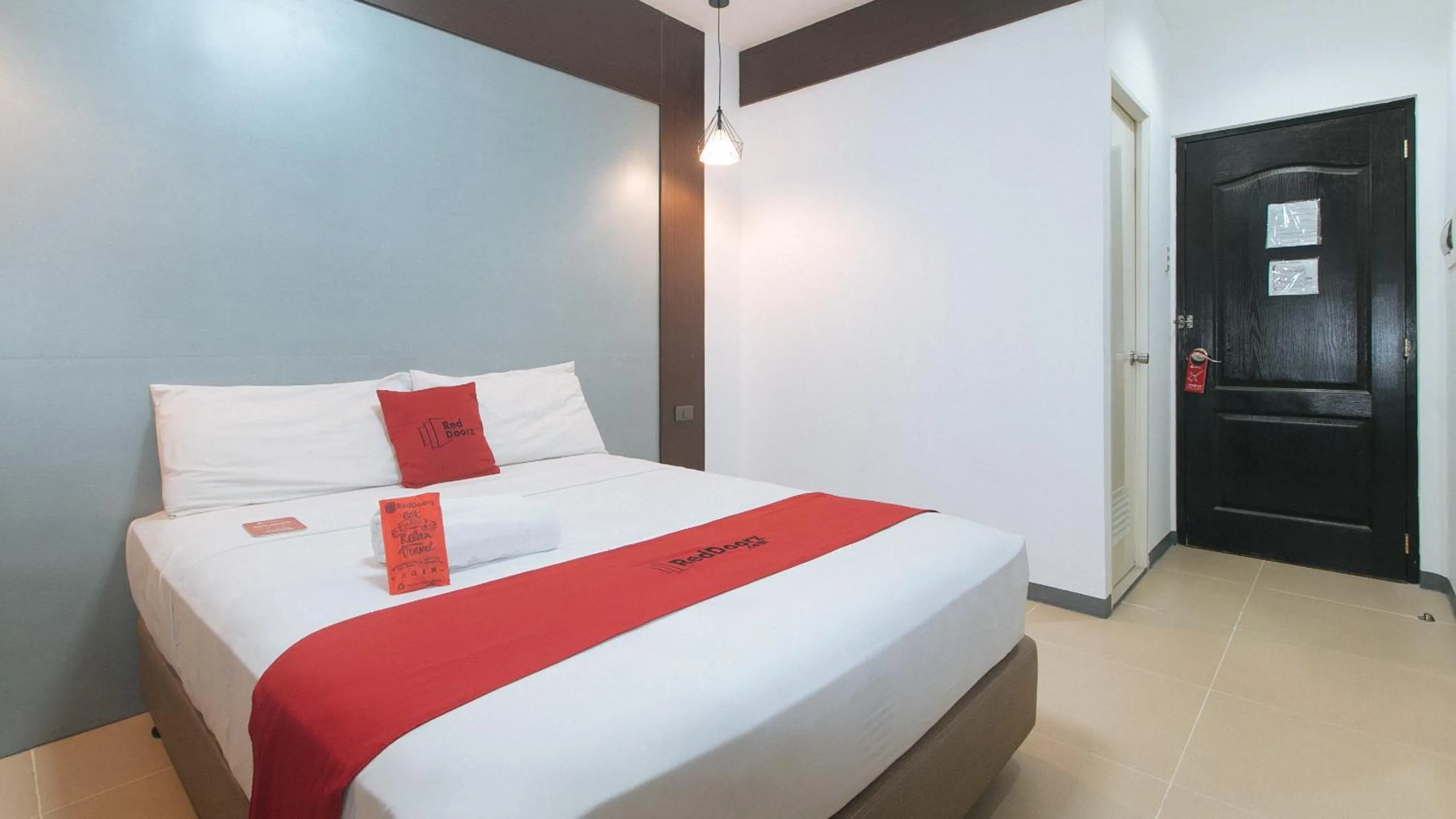 Bed in RedDoorz Plus at EDSA Congressional