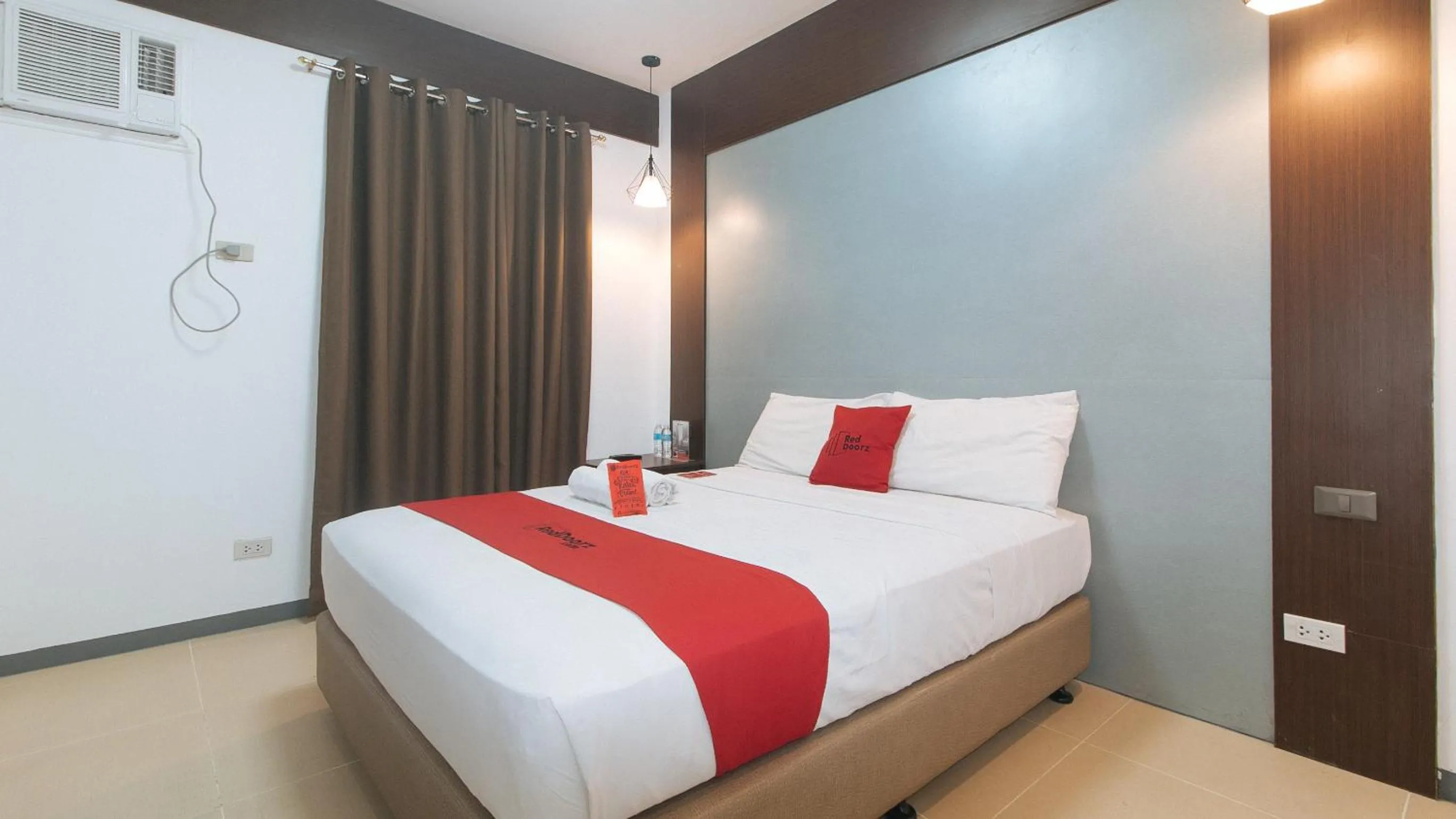 Bed in RedDoorz Plus at EDSA Congressional