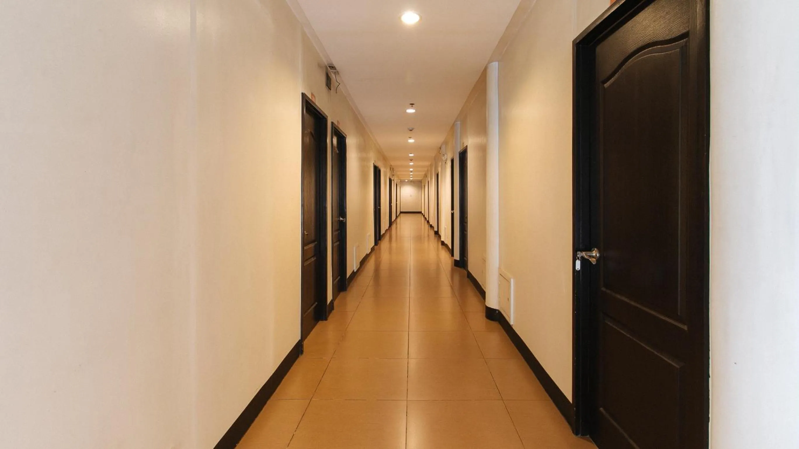 Area and facilities in RedDoorz Plus at EDSA Congressional